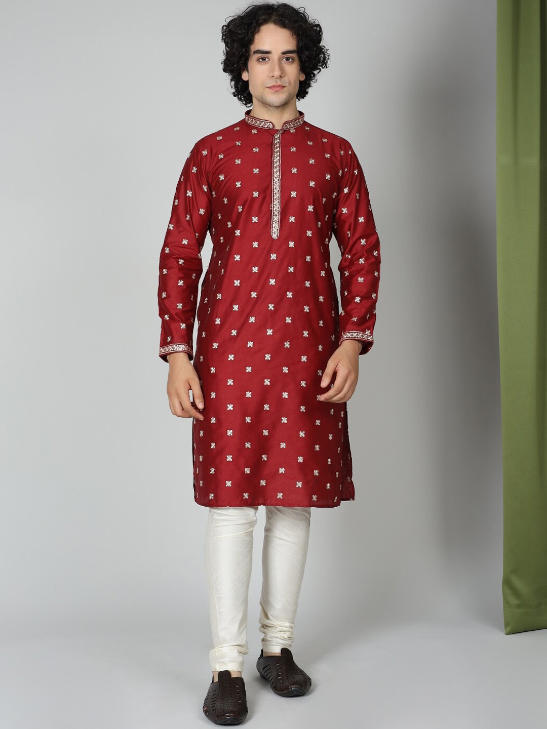 

MAAHI FABS Ethnic Motifs Embroidered Thread Work Straight Kurta, Maroon