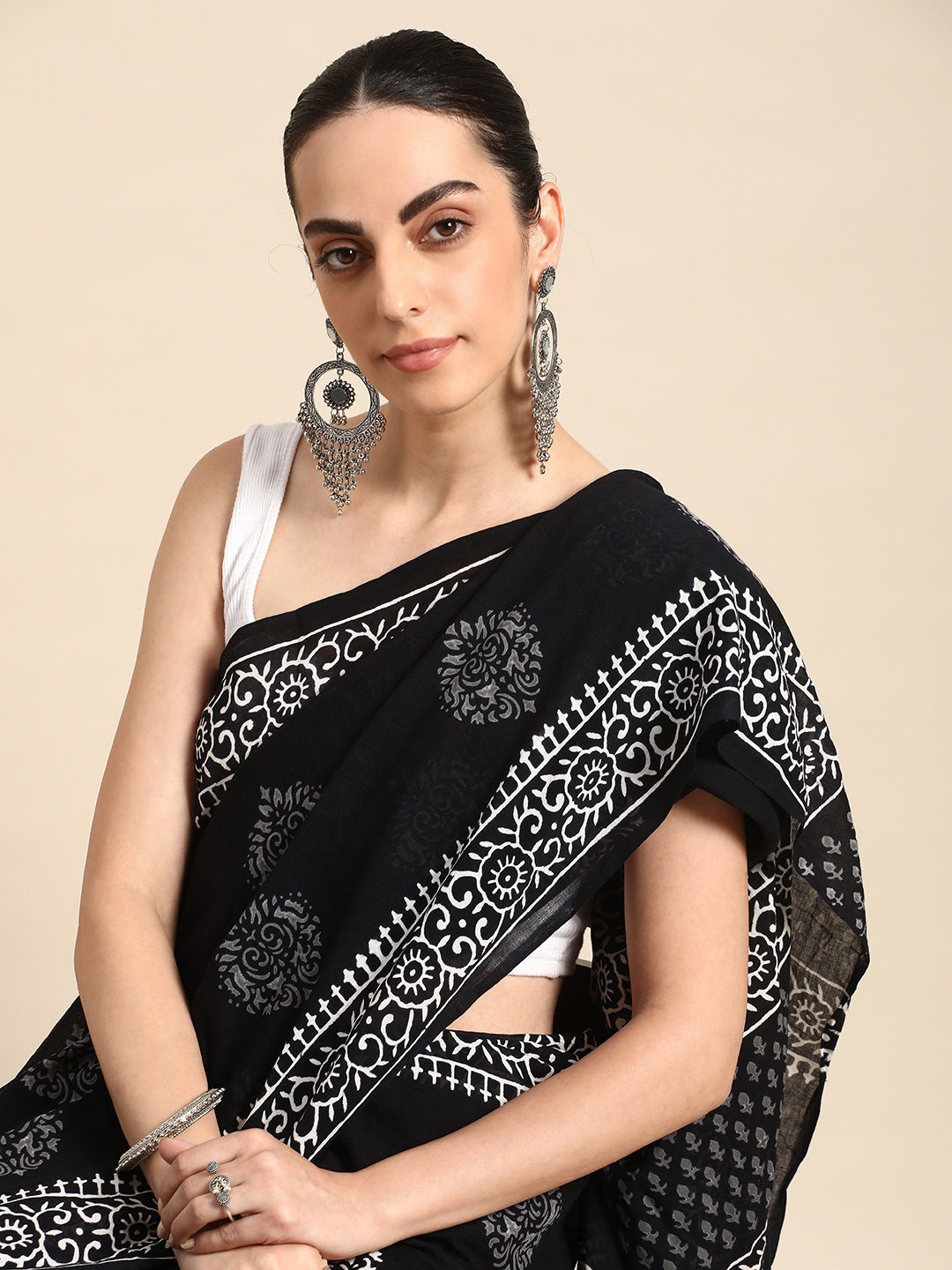 

Taavi Ajrak Printed Pure Cotton Block Print Saree, Black