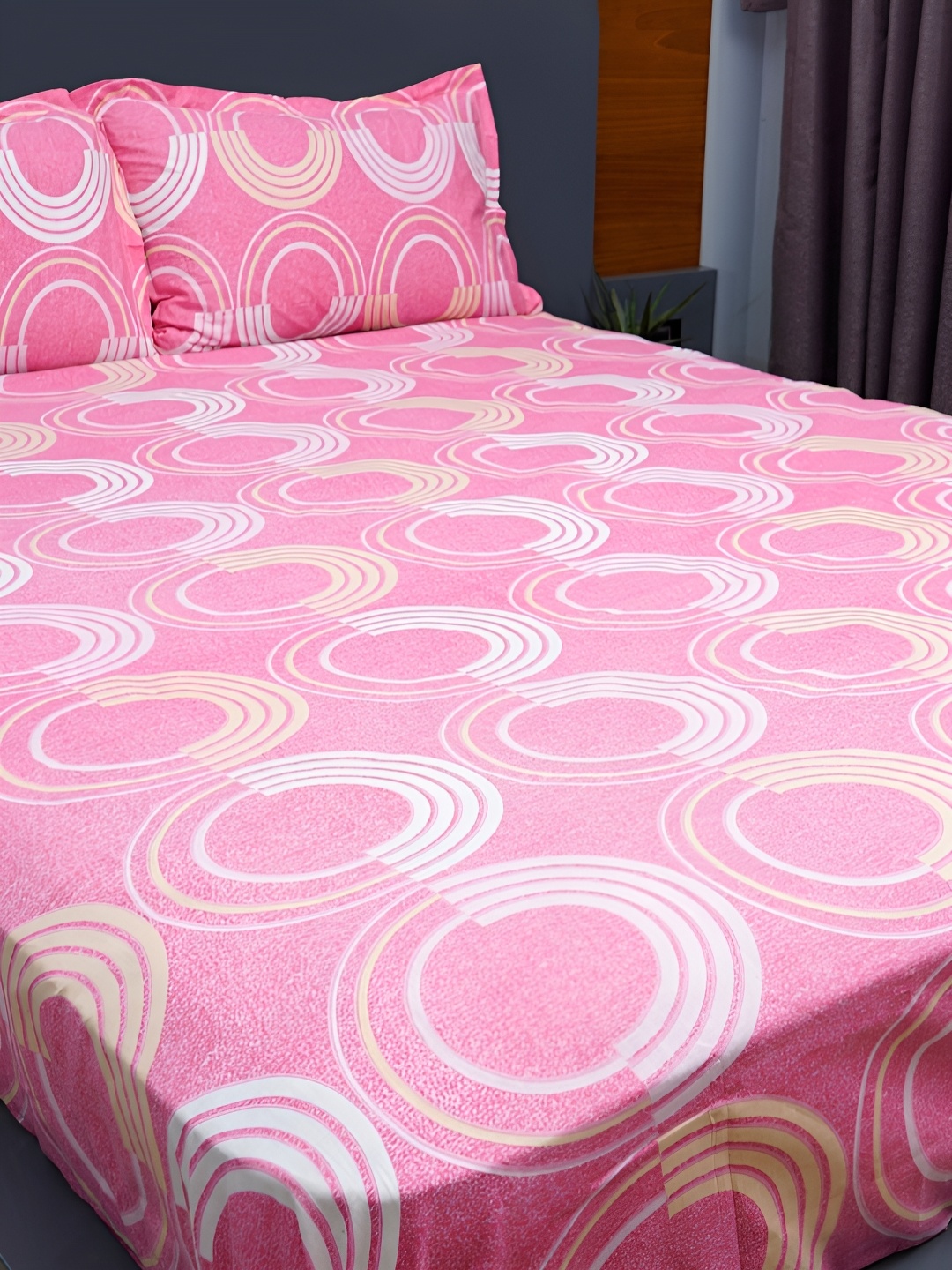 

inizio Pink White Geometric Cotton 220 TC Queen Bedsheet With 2 Pillow Covers