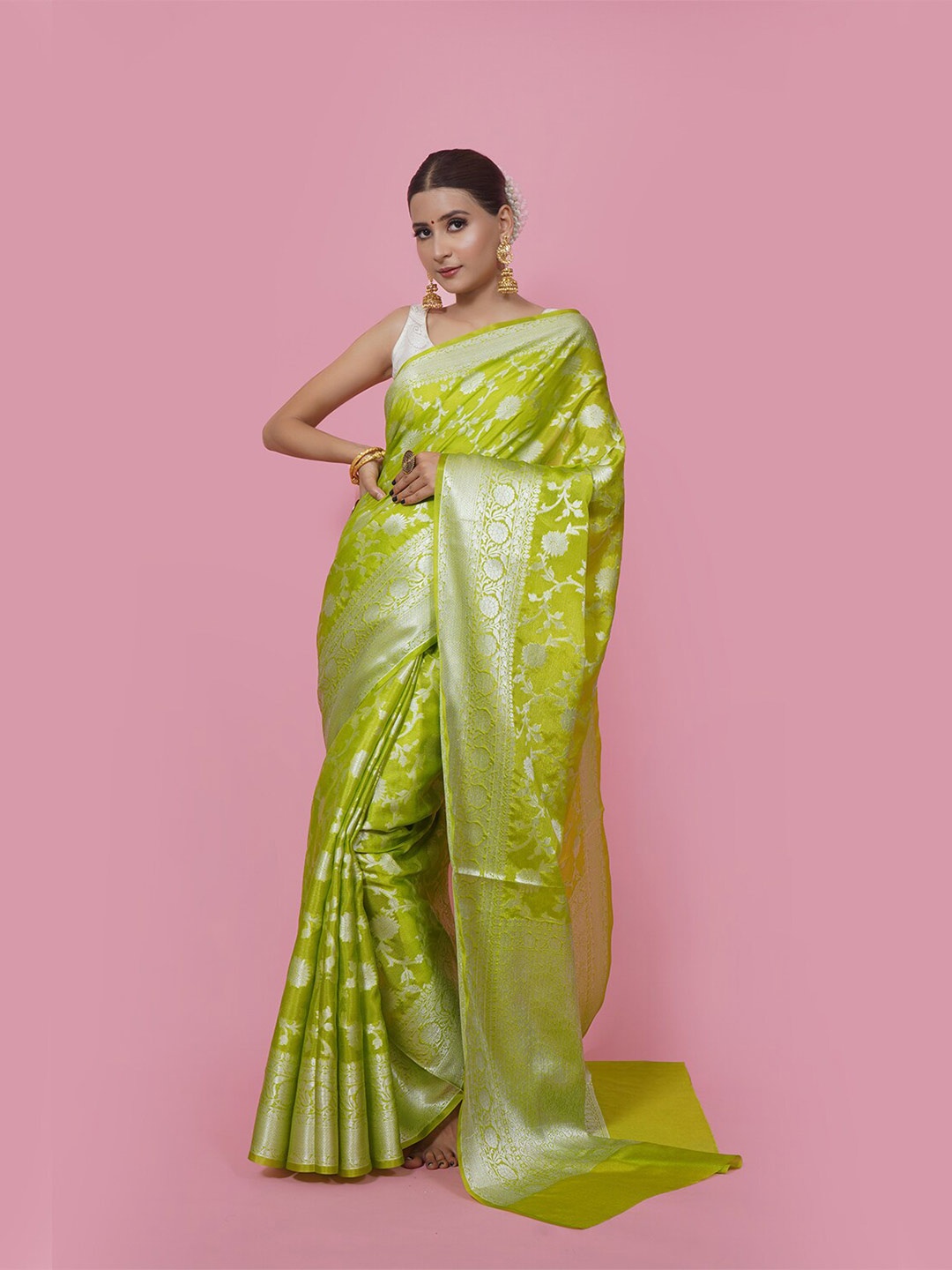 

PTIEPL Banarasi Silk Works Floral Woven Design Zari Banarasi Saree, Green