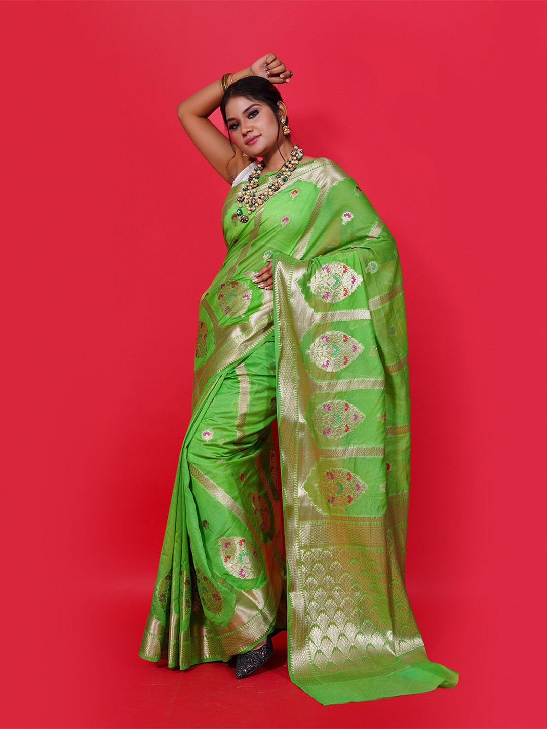 

PTIEPL Banarasi Silk Works Ethnic Motif Woven Design Zari Banarasi Saree, Green