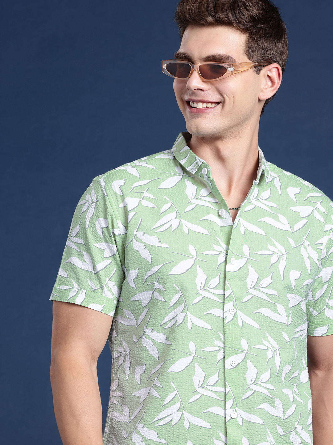 

Mast & Harbour Men Slim Fit Floral Printed Casual Shirt, Green