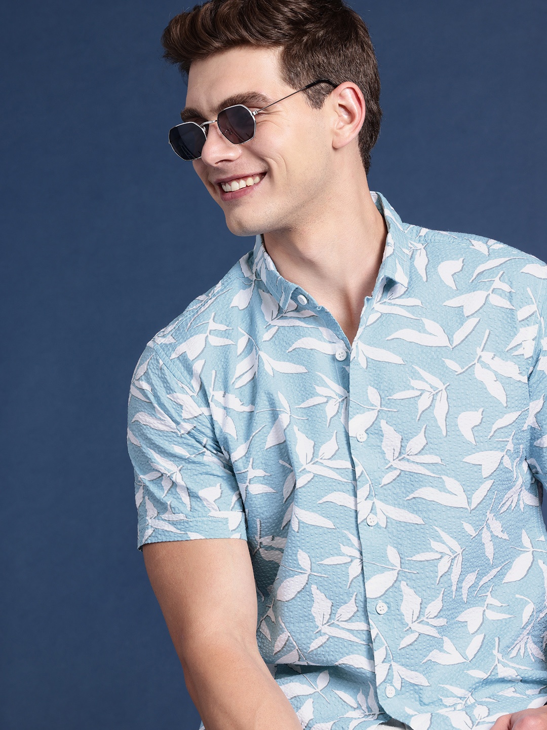 

Mast & Harbour Men Slim Fit Floral Printed Casual Shirt, Blue
