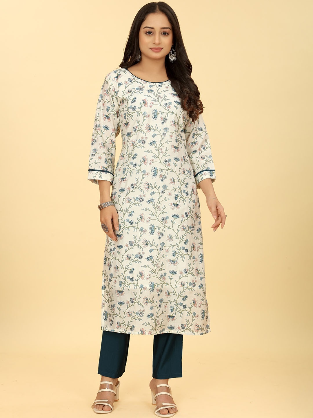 

Punrwa Floral Printed Kurta With Trousers, White