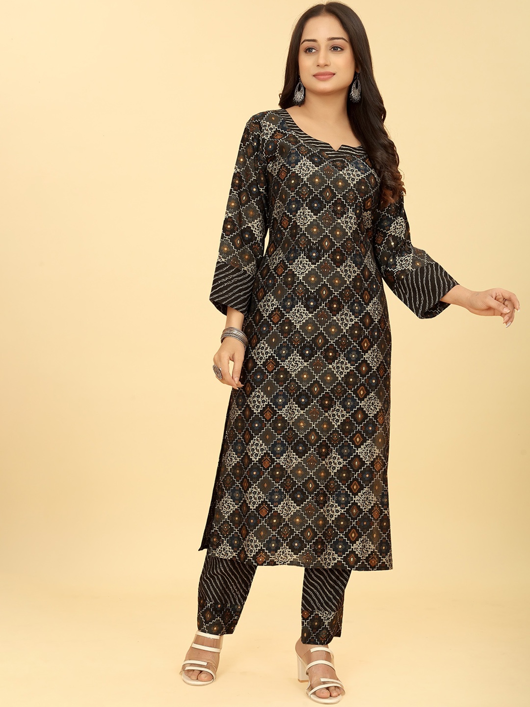 

Punrwa Ethnic Motifs Printed Chanderi Cotton Kurta with Trousers, Green