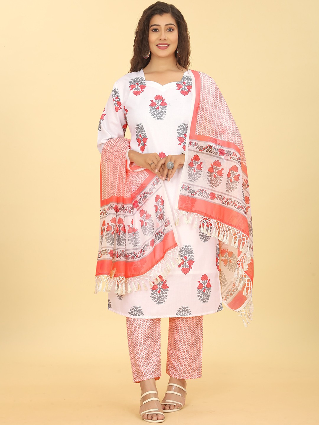 

Punrwa Floral Printed Straight Kurta with Trousers & Dupatta, White