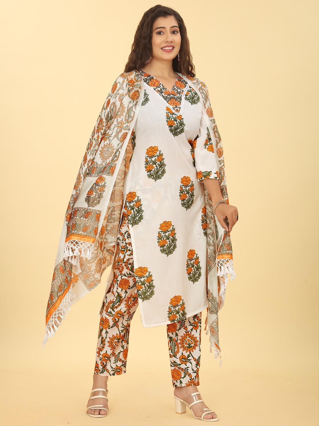 

Punrwa Floral Printed Block Print Kurta With Trousers & Dupatta, Yellow