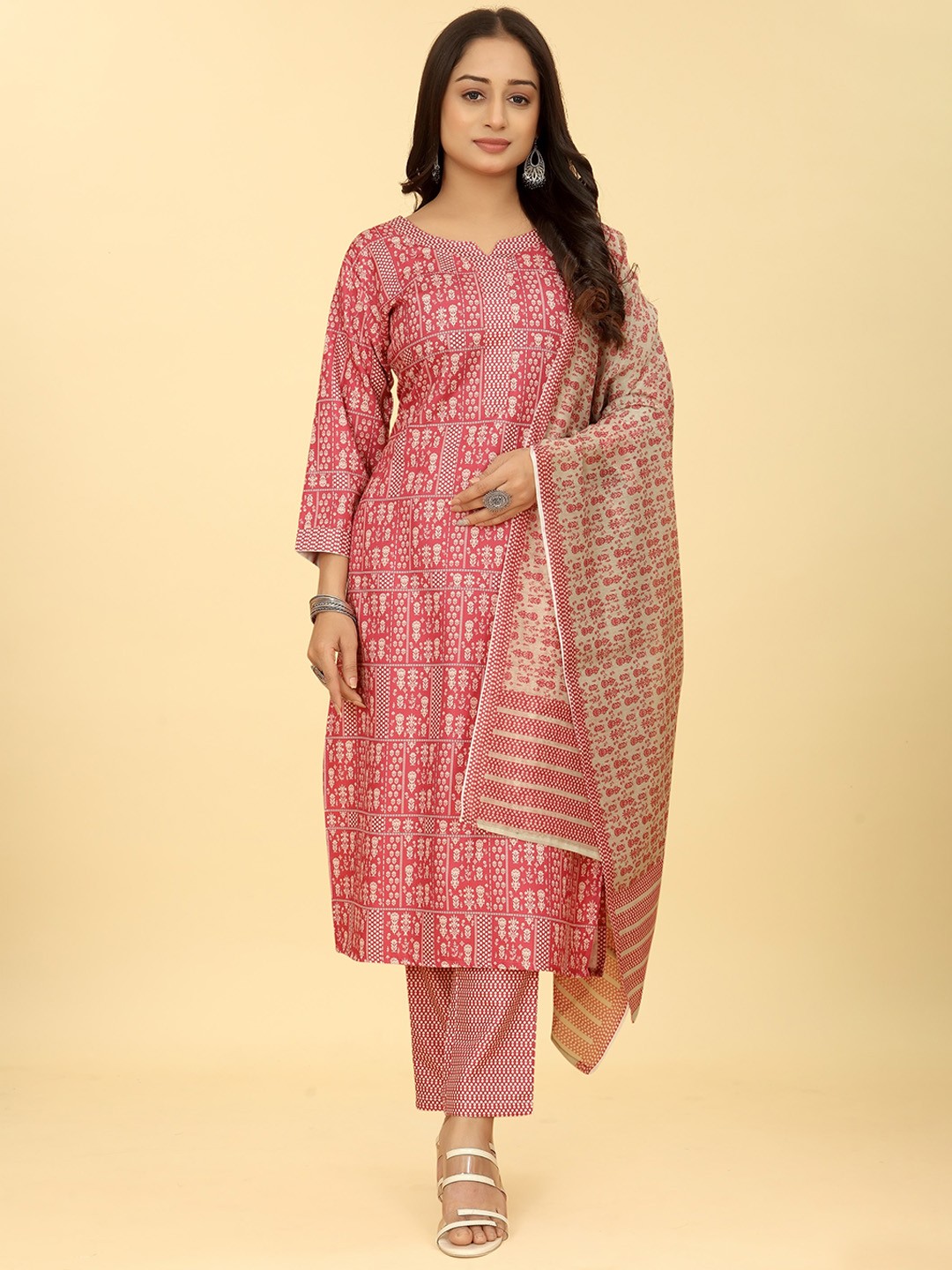 

Punrwa Ethnic Motifs Printed Straight Kurta with Trousers & Dupatta, Pink