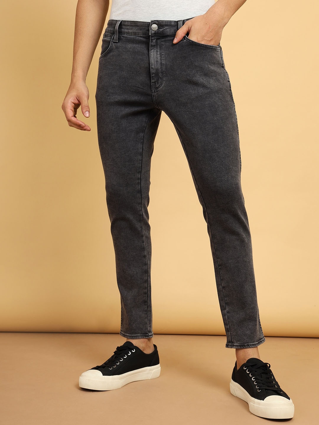 

Wrangler Men Bostin Slim Fit Mid Rise Light Fade Stretchable Jeans, Grey