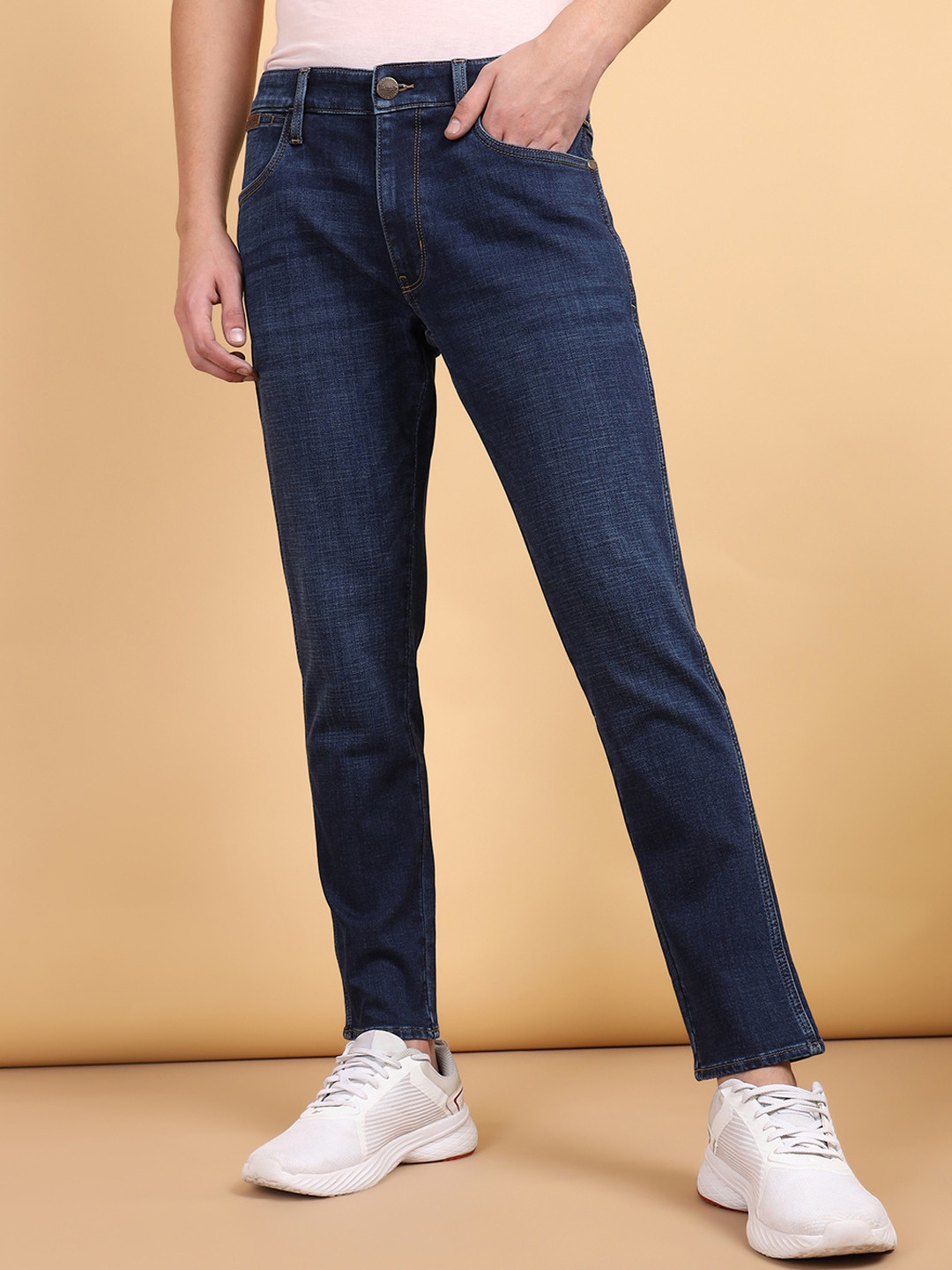 

Wrangler Men Bostin Slim Fit Mid Rise Light Fade Stretchable Jeans, Blue