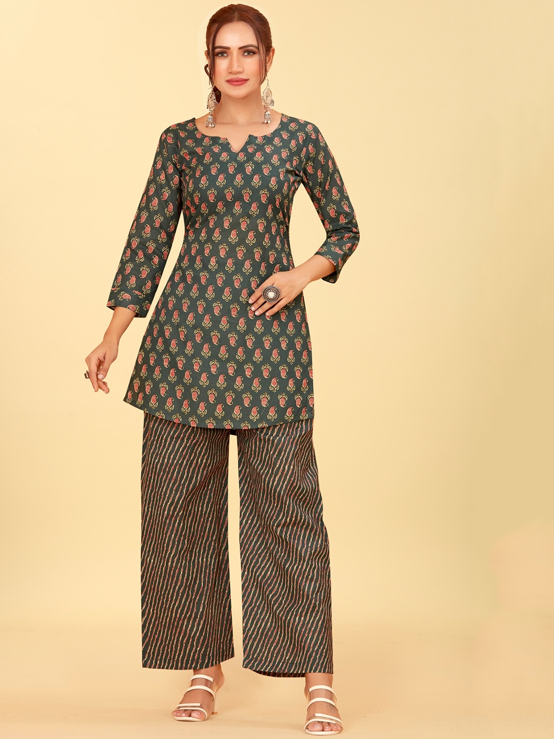 

CHANSI Ethnic Motifs Printed Kurta & Trousers, Green