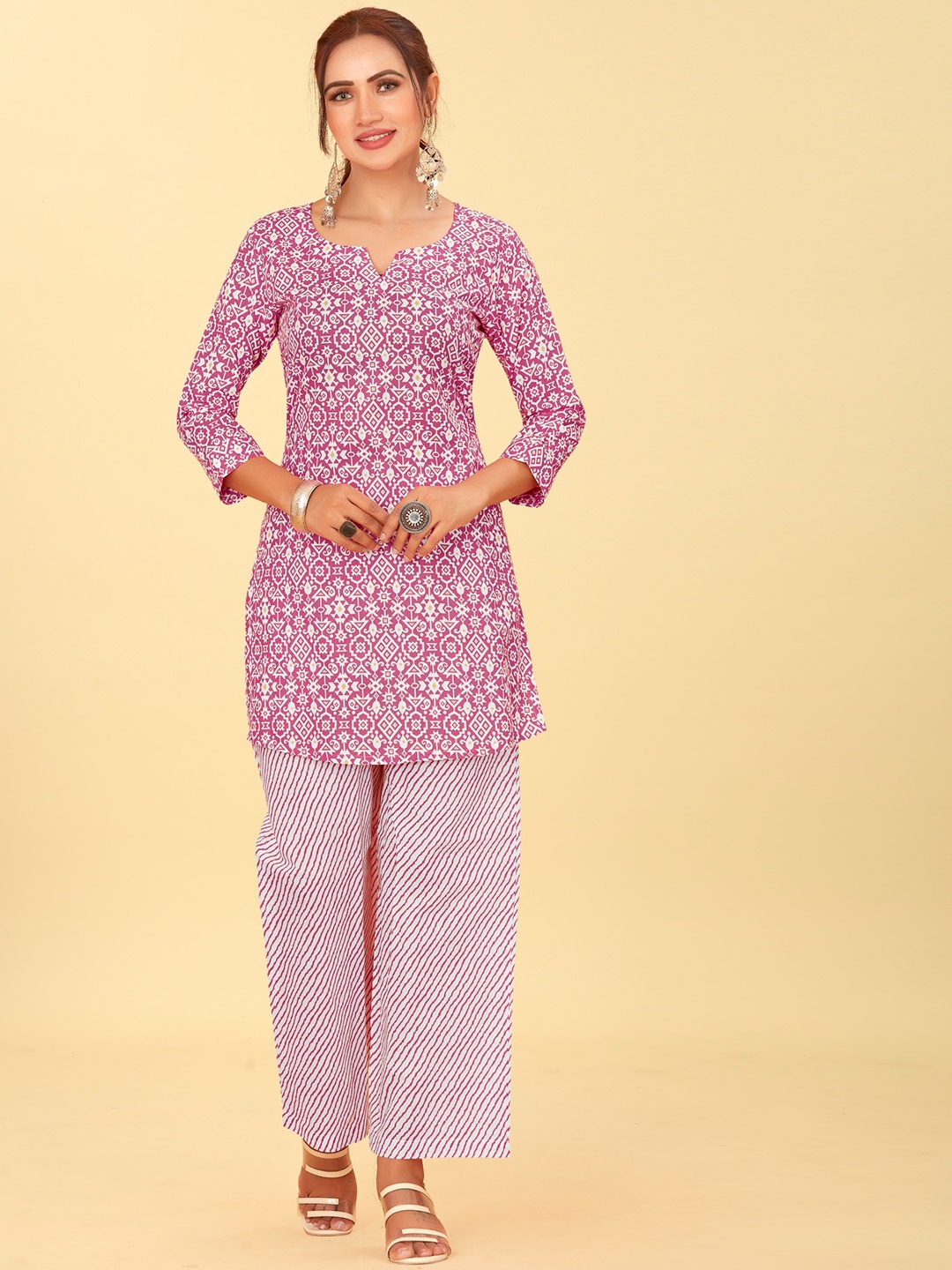 

CHANSI Geometric Printed Round Neck Kurti With Trouser, Pink