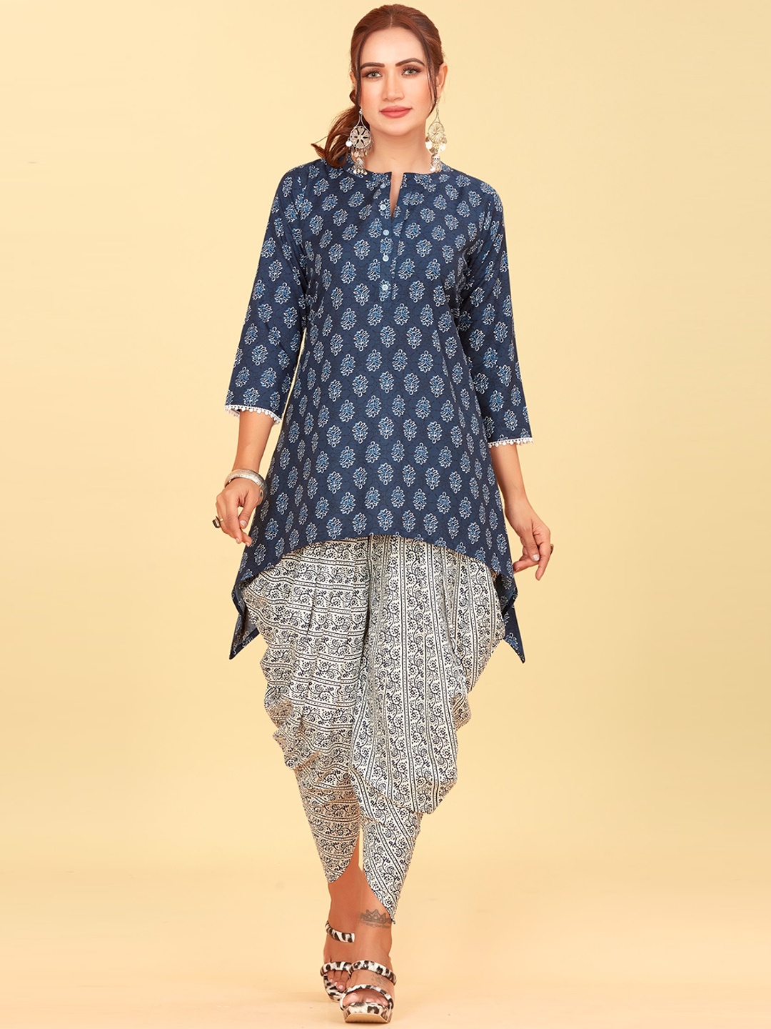 

CHANSI Floral Printed High-Low A-Line Kurti With Dhoti Pants, Navy blue