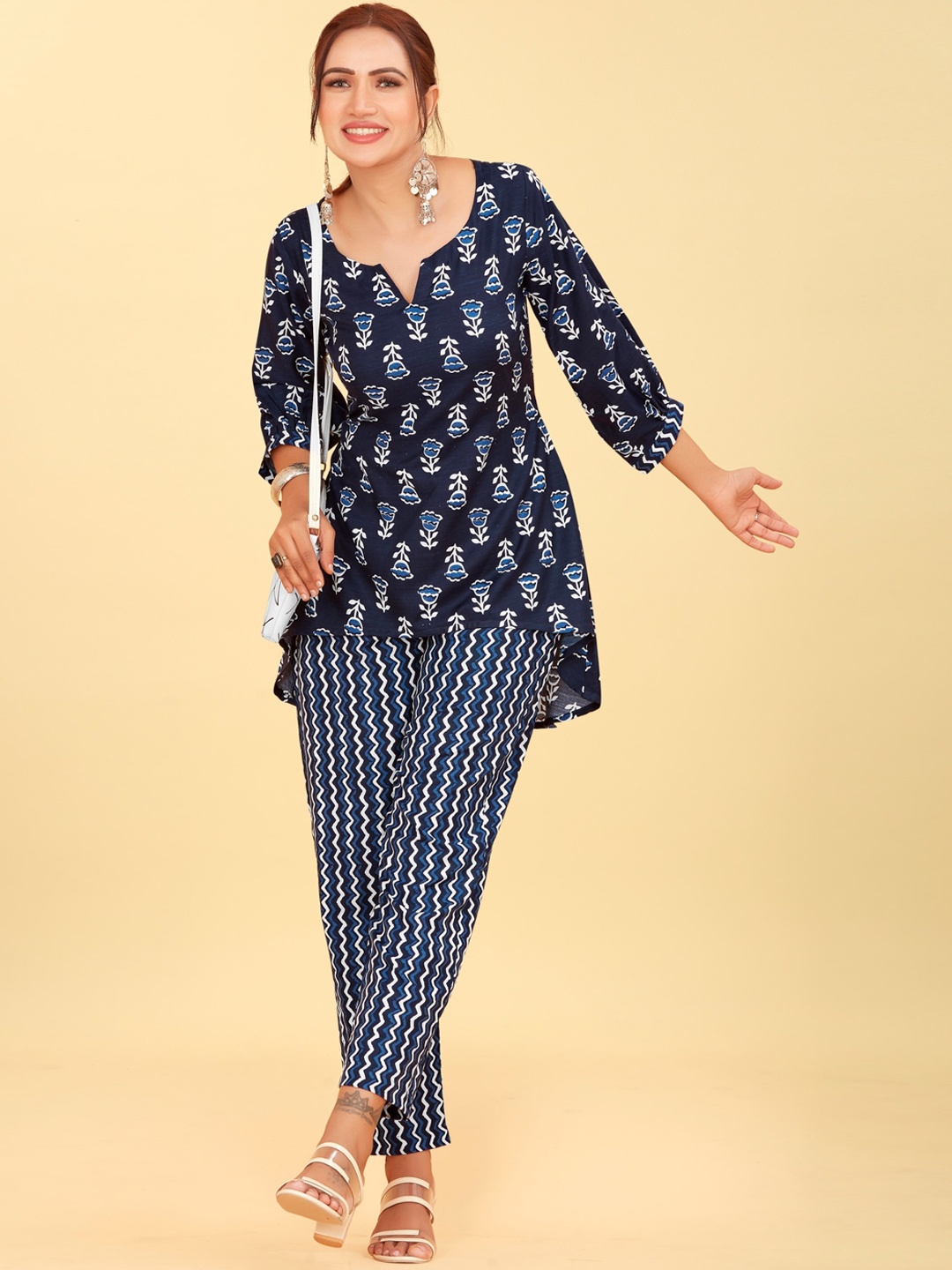 

CHANSI Ethnic Motifs Printed High-Low A-Line Kurta With Trouser, Navy blue