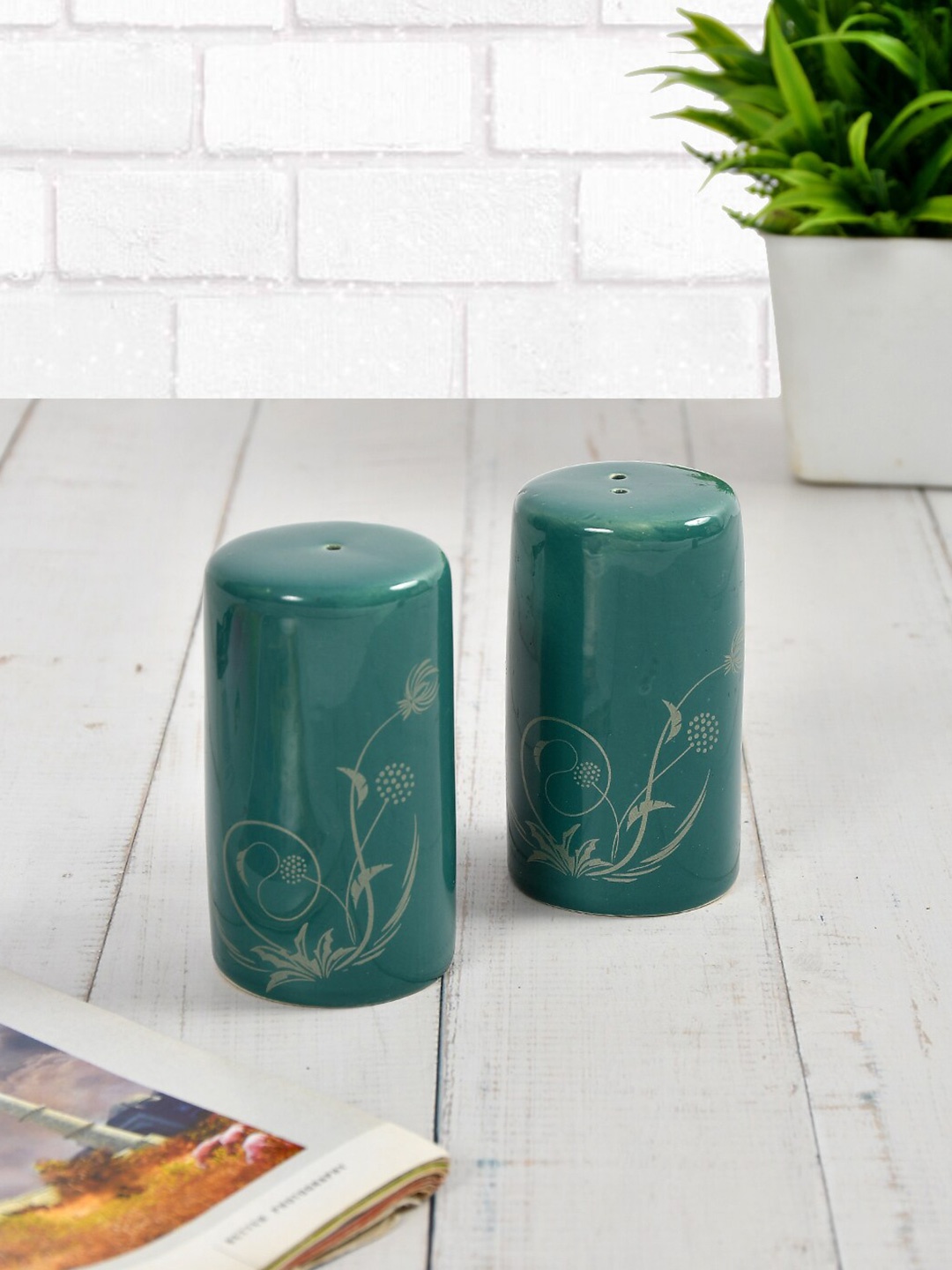

CLIO'S HERITAGE STORE Green Printed Ceramic Salt and Pepper Set