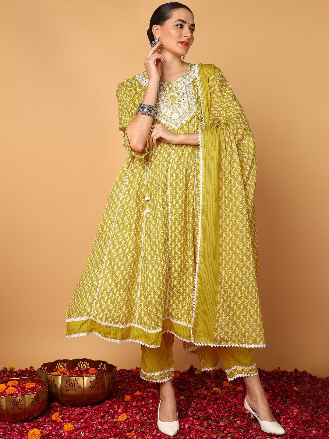 

AHIKA Yellow Ethnic Motifs Printed Thread Work Anarkali Kurta & Trouser With Dupatta