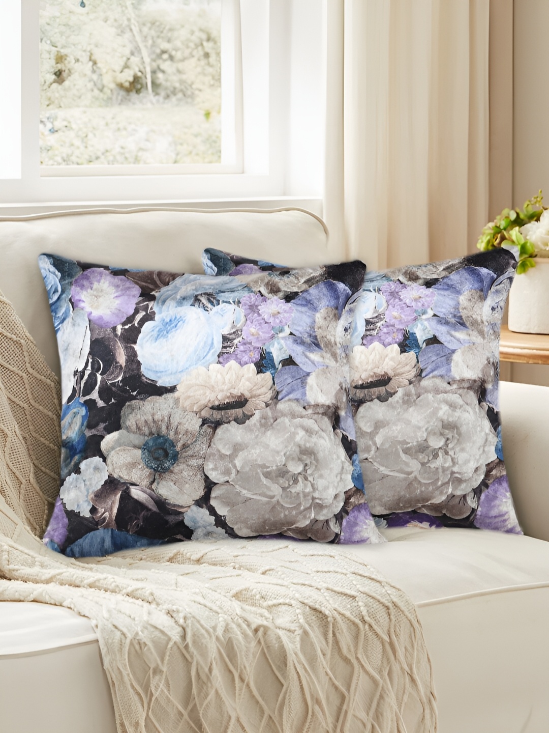 

Tesmare Navy Blue & White 2 Pieces Floral Printed Velvet Square Cushion Covers