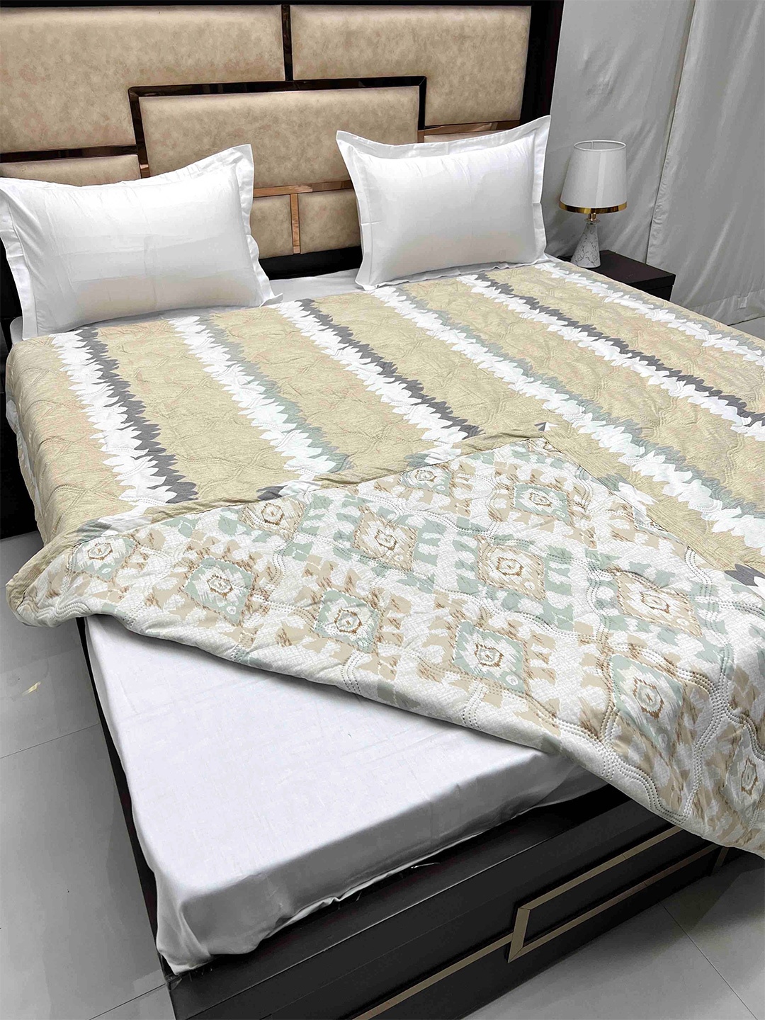 

Pure Decor Doze White & Cream Abstract AC Room 300 GSM Double Bed Reversible Comforter