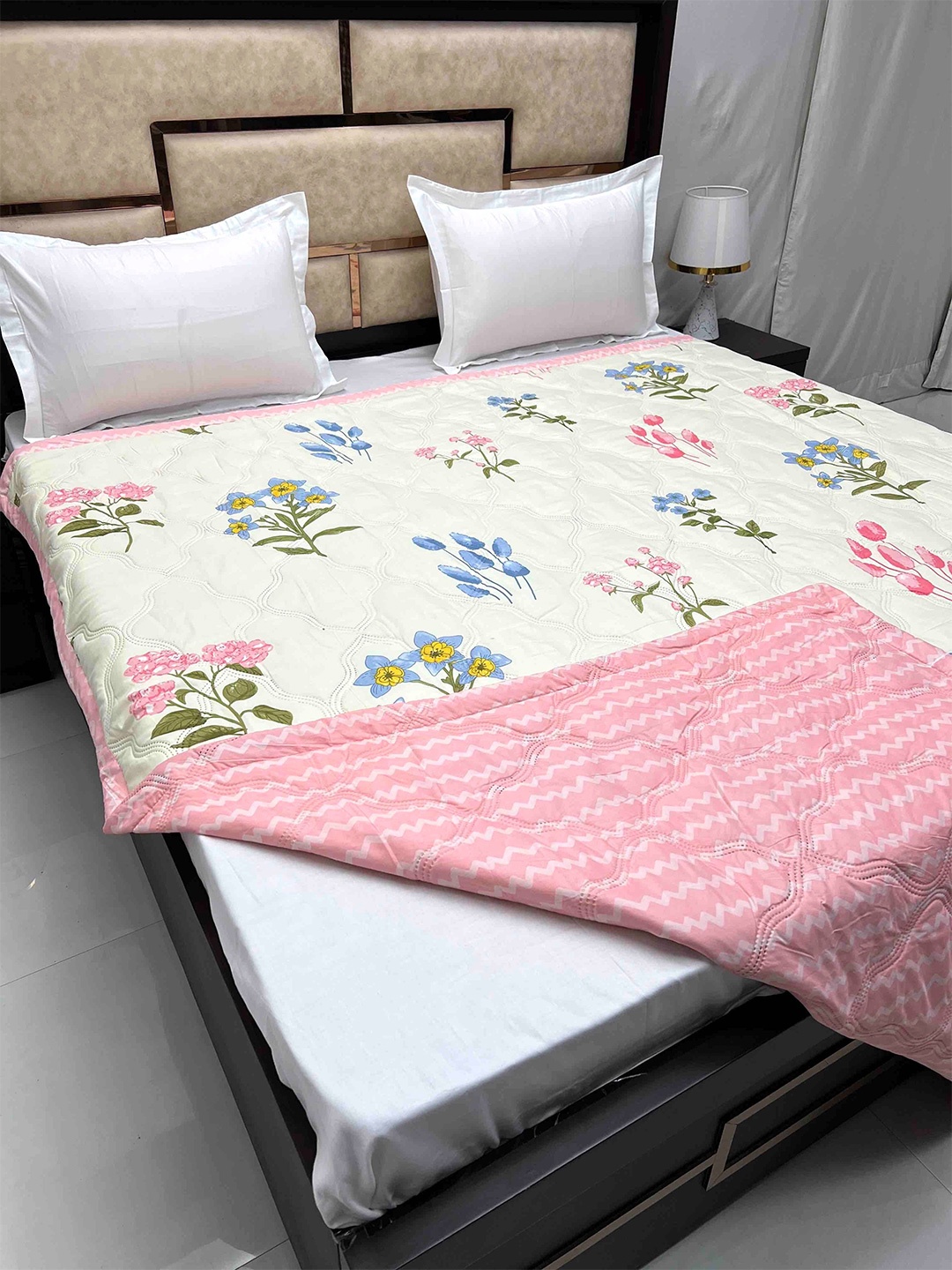 

Pure Decor Doze Cream Pink Floral AC Room 300 GSM Double Bed Reversible Comforter