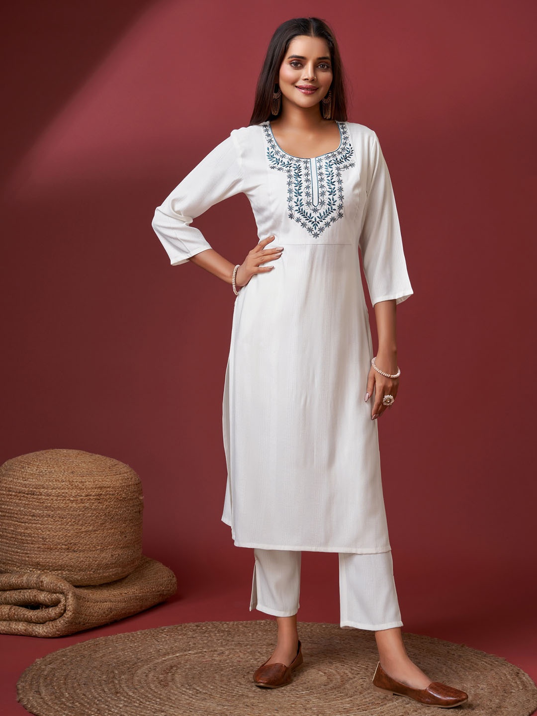 

soan Embroidered Thread Work Yoke Kurta, White