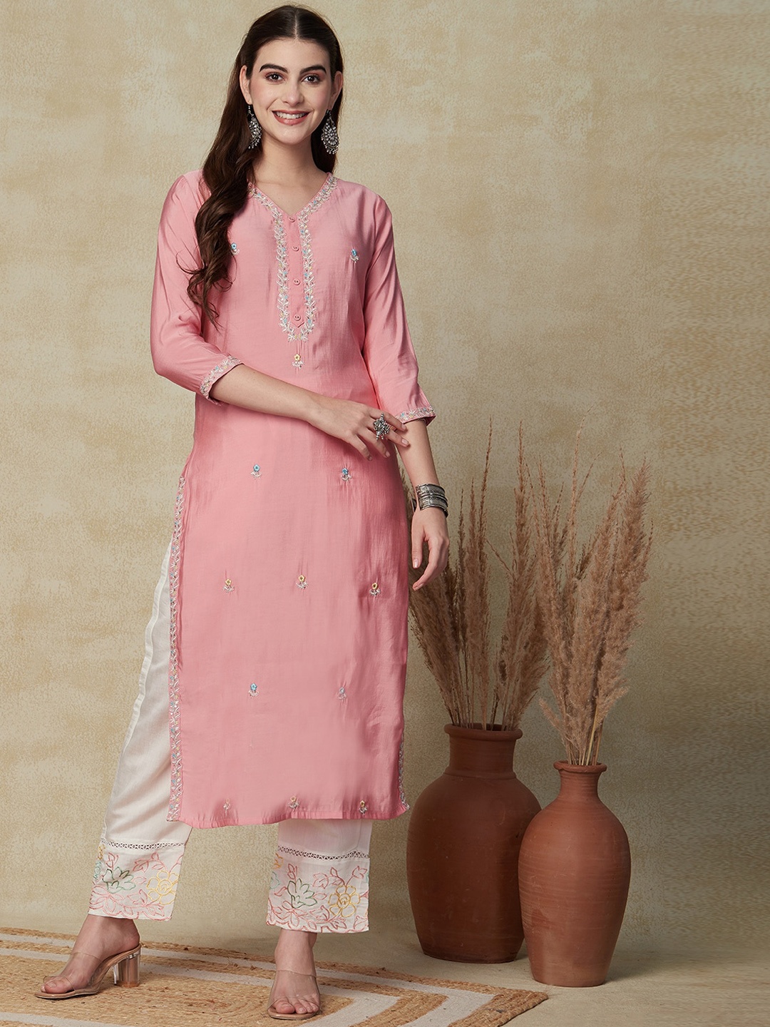 

FASHOR Floral Embroidered V-Neck Muslin Silk Straight Kurta, Pink