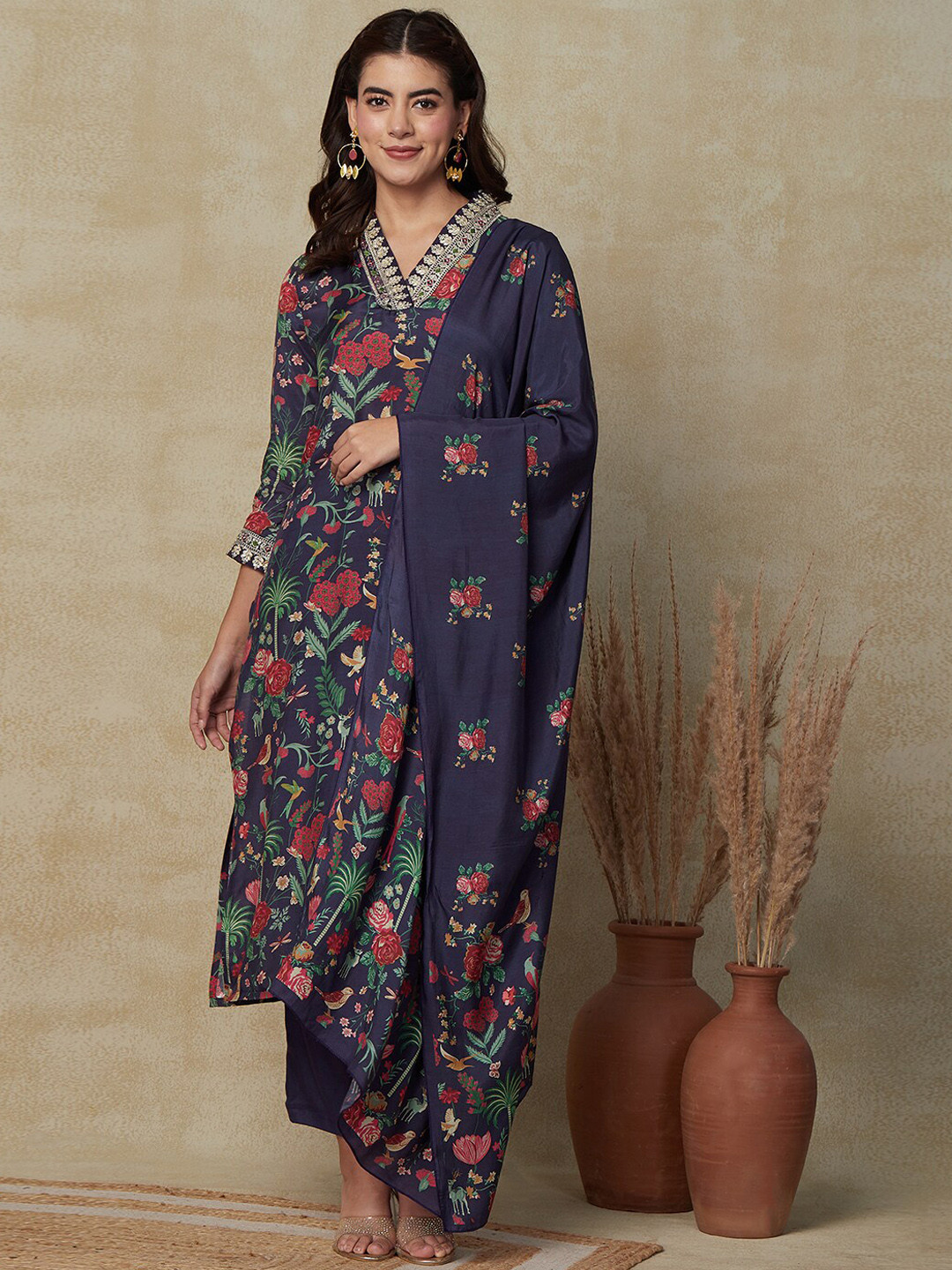 

FASHOR Floral Printed V-Neck Thread Work Straight Kurta & Trouser With Dupatta, Purple