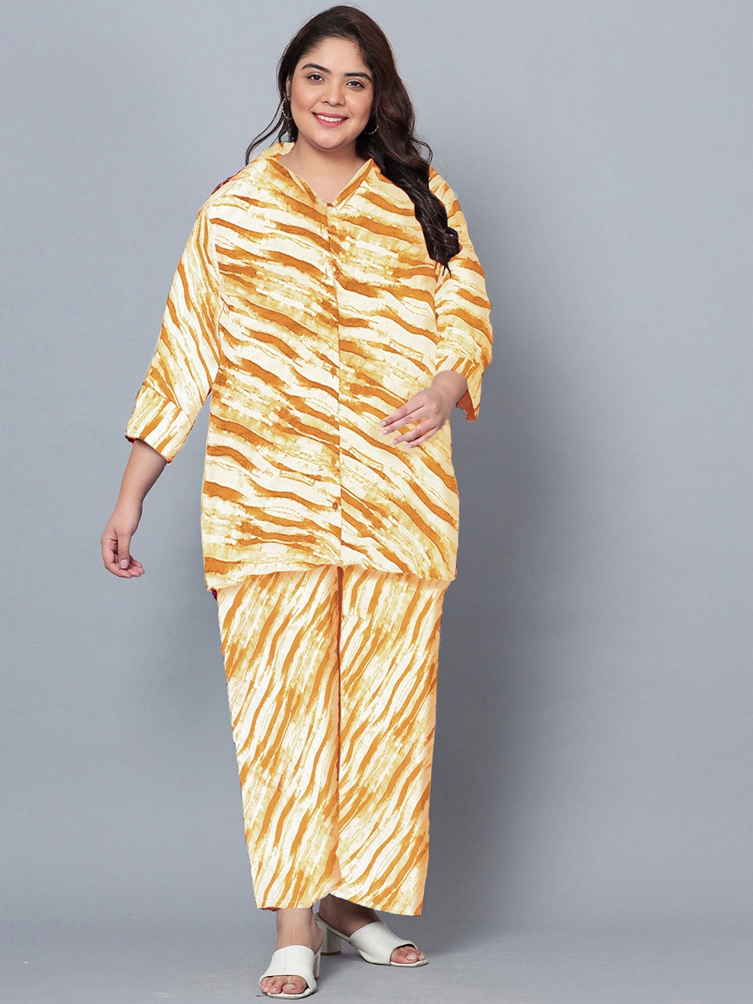 

Indietoga Plus Size Printed Shirt With Trousers, Yellow