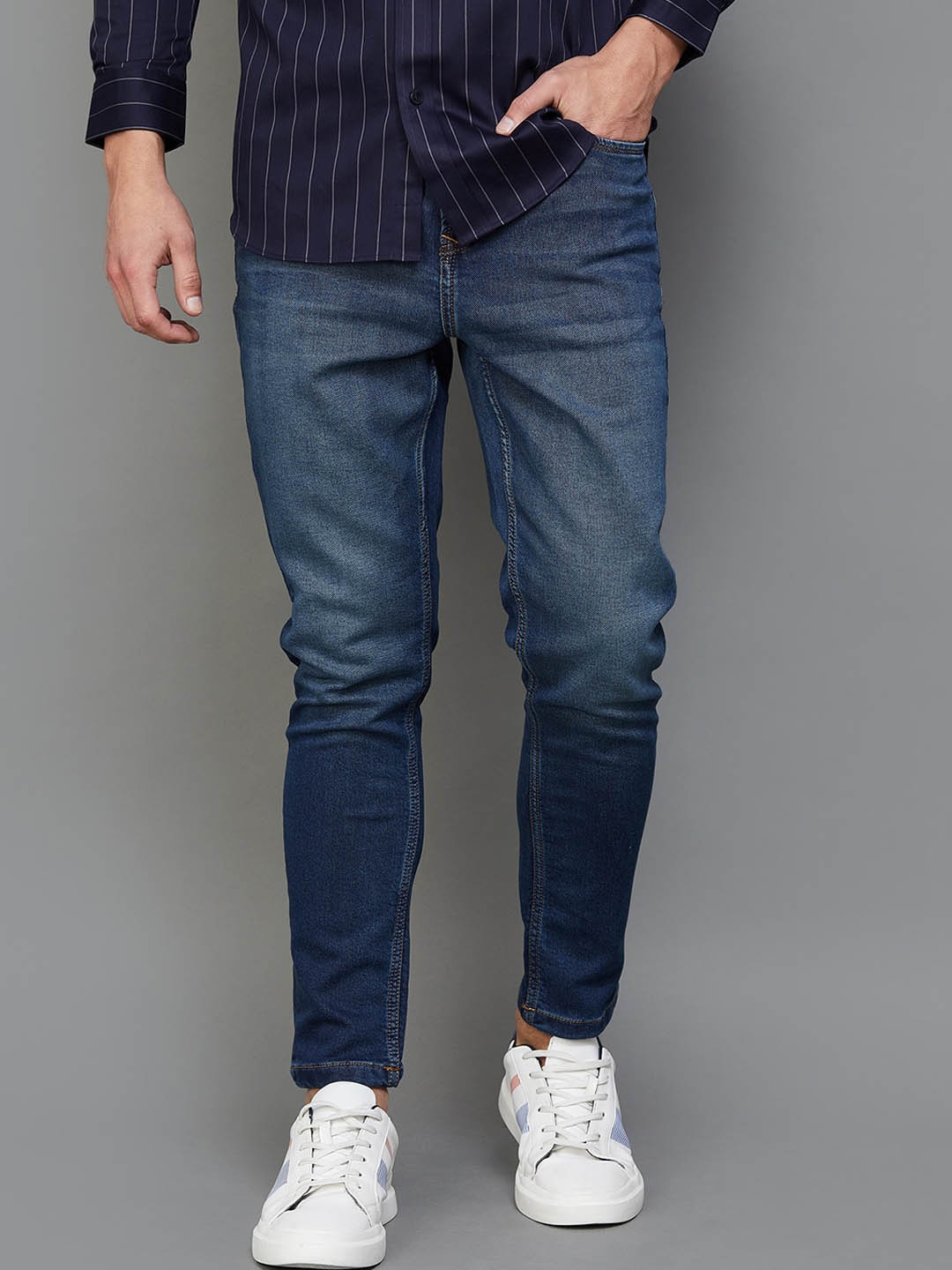 

Forca by Lifestyle Men Clean Look Light Fade Stretchable Jeans, Blue