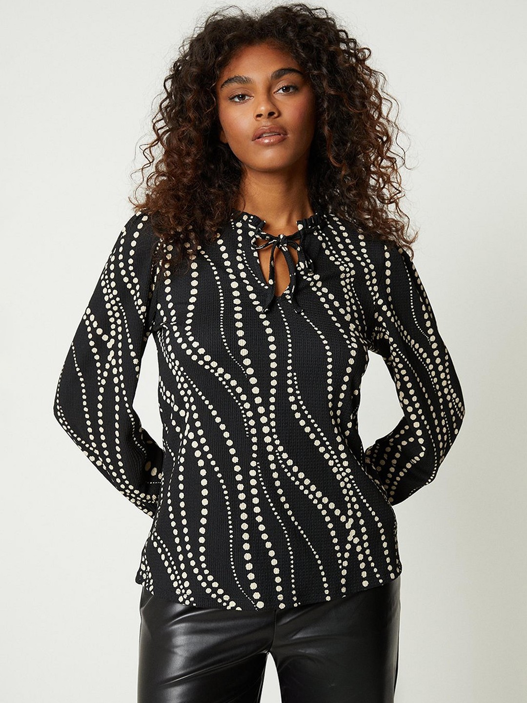 

DOROTHY PERKINS Geometric Print Top, Black