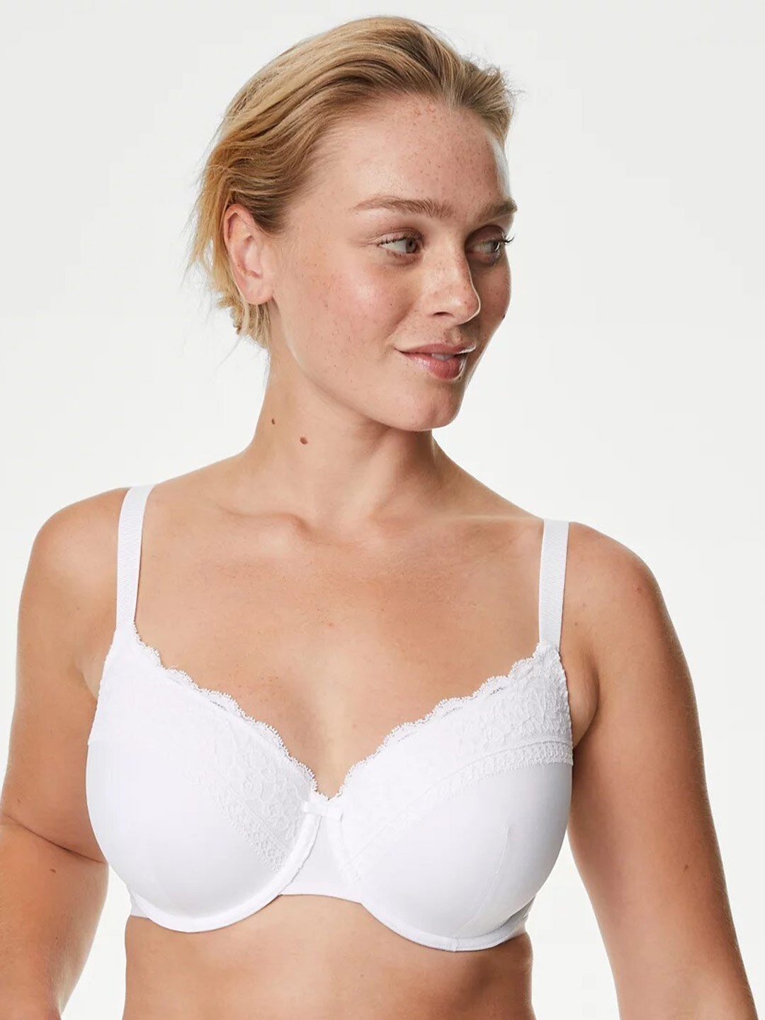 

Marks & Spencer Laced Underwired Lightly Padded Everyday Bra With All Day Comfort, White