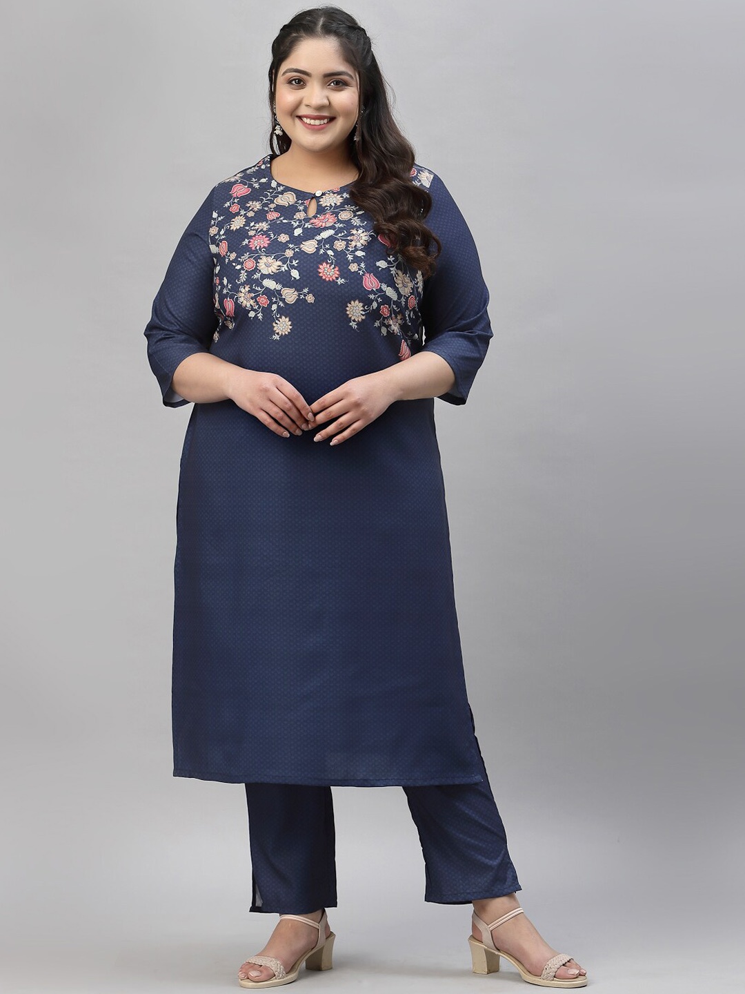 

Sztori Plus Size Floral Printed Regular Kurta with Trousers, Navy blue
