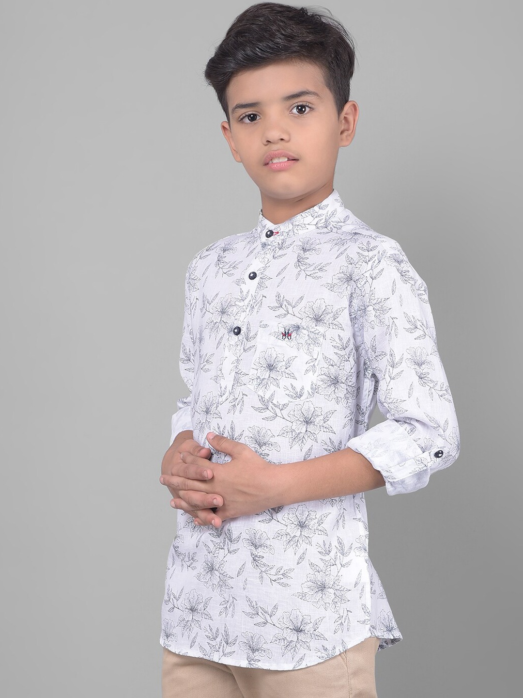 

Crimsoune Club Boys Floral Printed Band Collar Roll Up Sleeves Straight Kurta, White