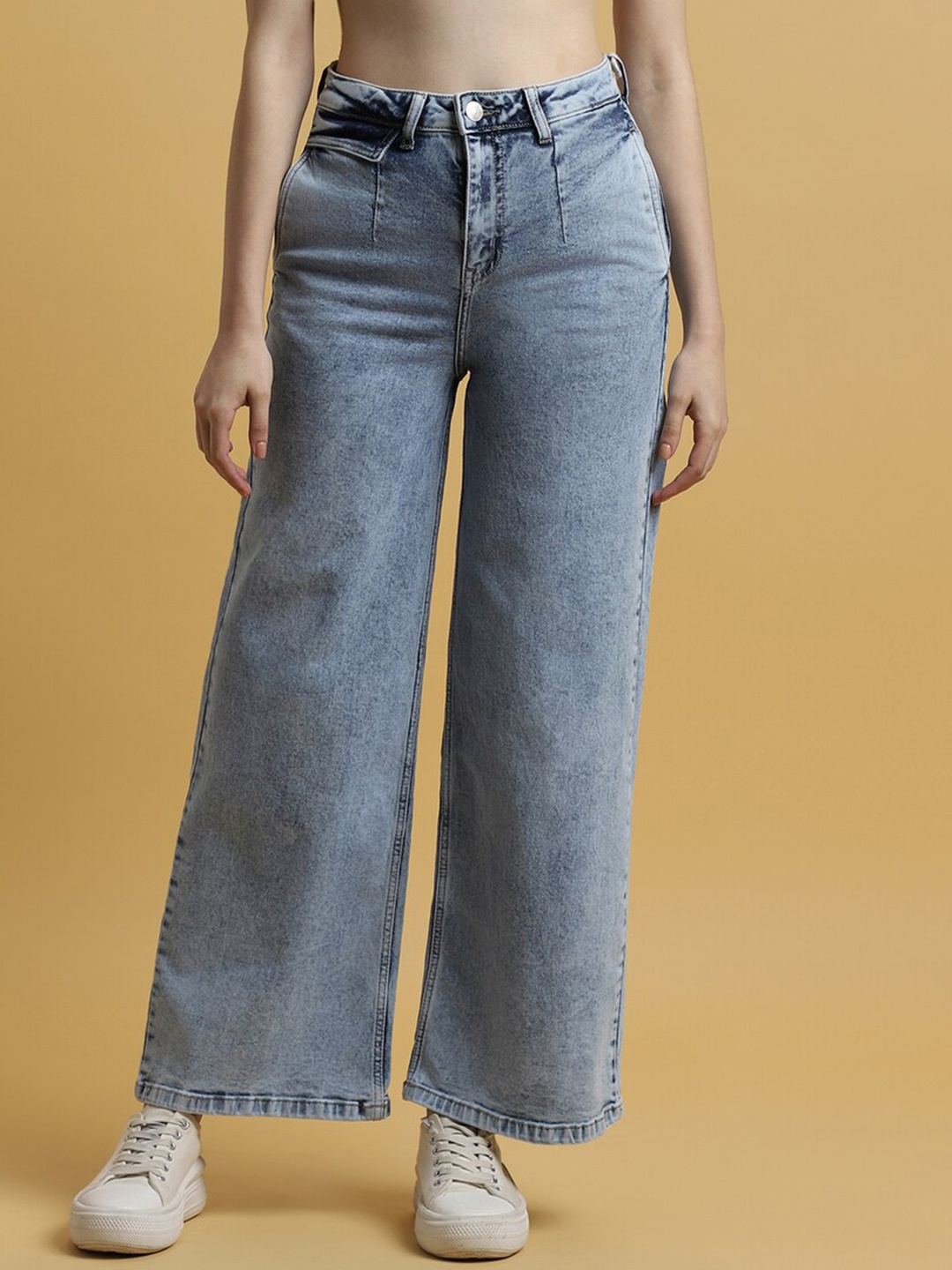 

FOREVER 21 Women Mom Fit Light Fade Stretchable Jeans, Blue