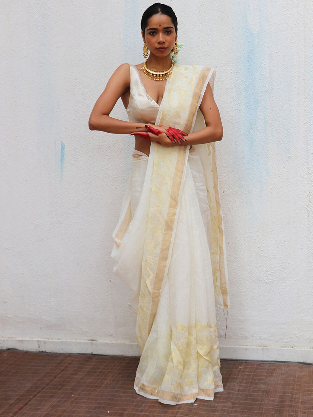 

Chidiyaa Woven Design Jamdani Saree, White