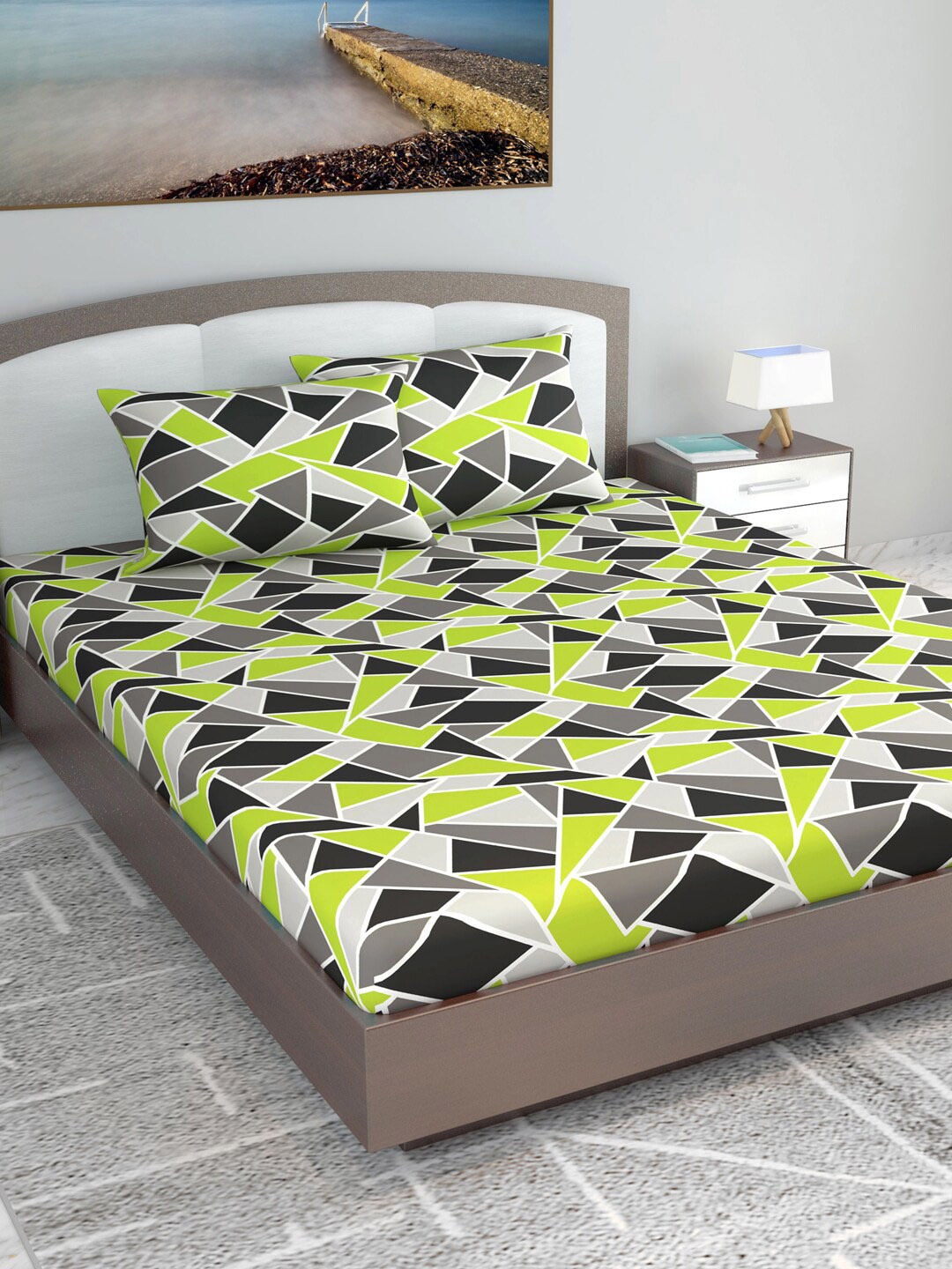 

Divine Casa Emerald Green Geometric Cotton 144 TC King Bedsheet with 2 Pillow Covers