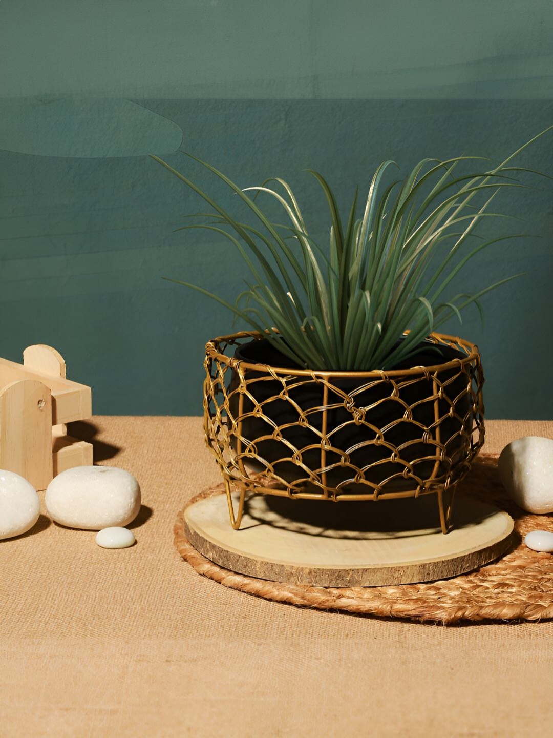 

Homspurts Black & Gold Toned Powder Coated Metal Planter With Stand