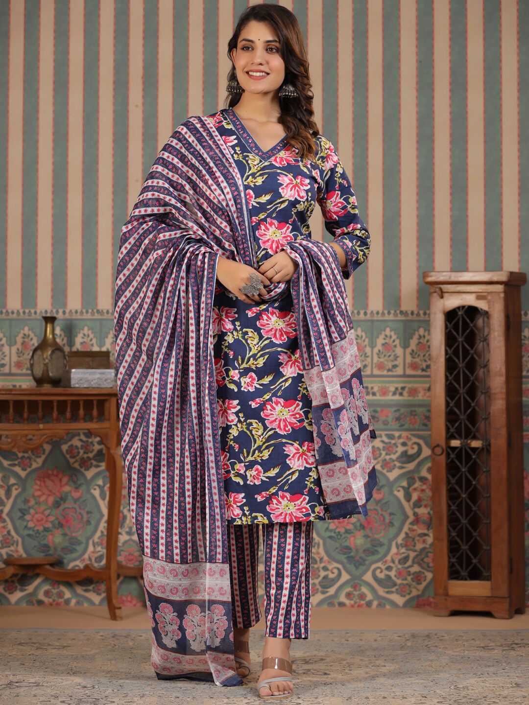 

Readiprint Floral Printed Regular Pure Cotton Kurta with Trousers & Dupatta, Blue