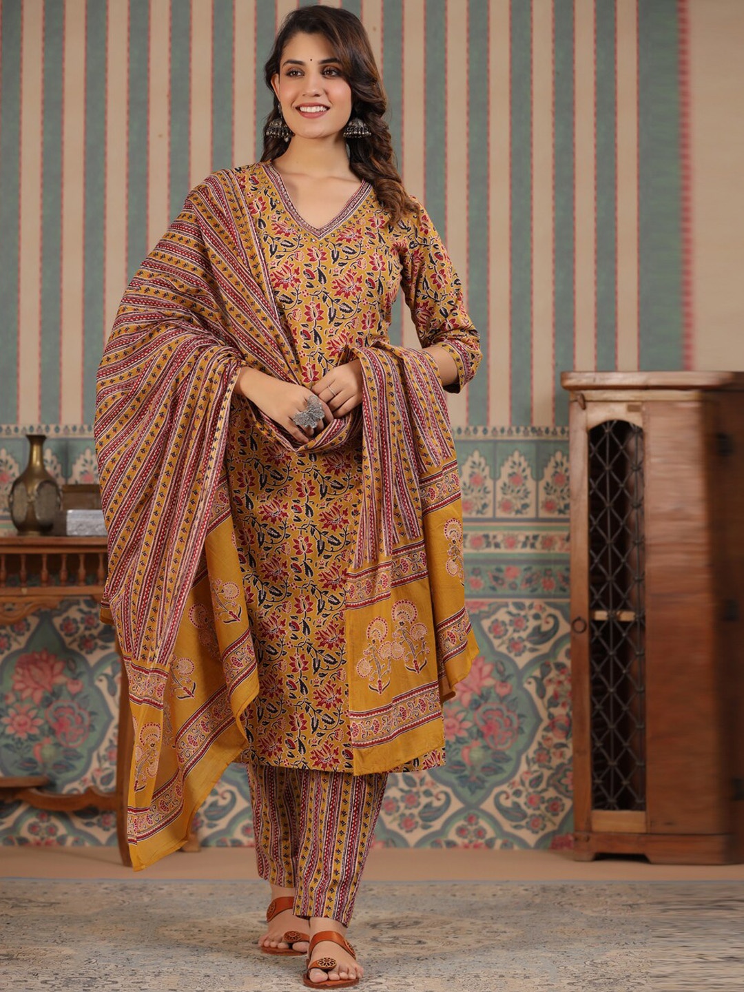 

Readiprint Fashions Floral Printed Pure Cotton Kurta with Trousers & Dupatta, Mustard
