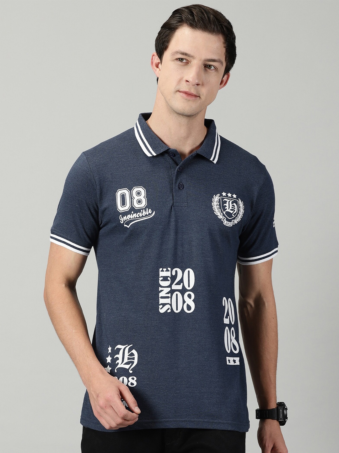 

THE HOLLANDER Typography Printed Cotton Polo Collar Regular Fit T-Shirt, Navy blue