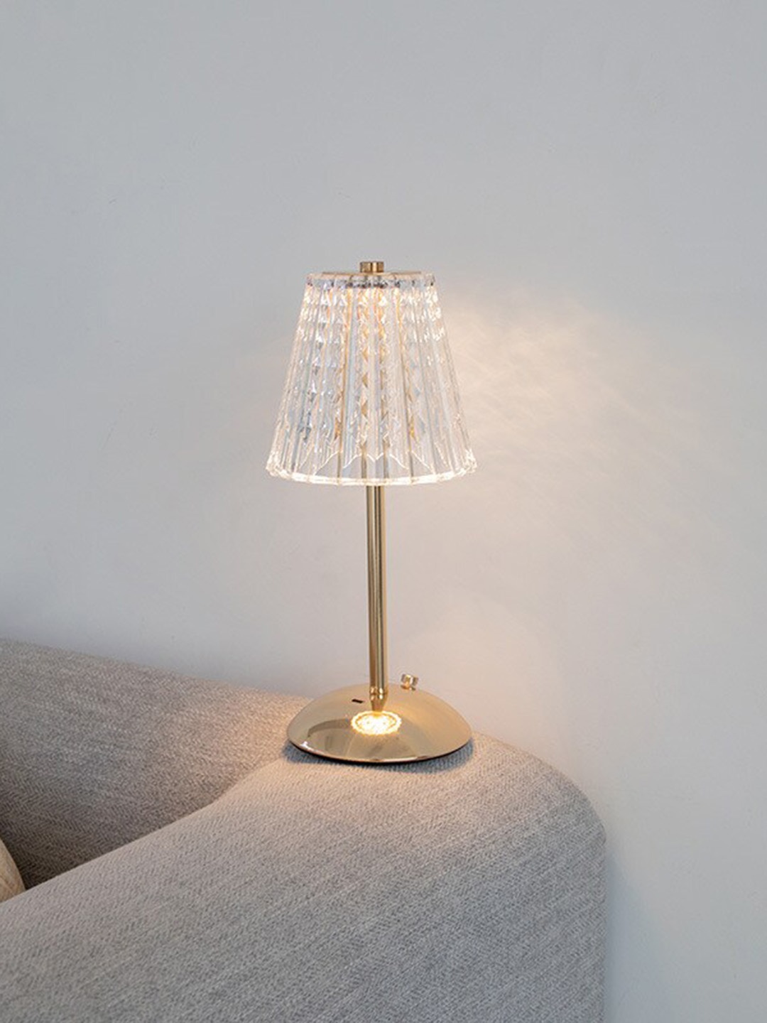 

THE ARTMENT White Solid Table Lamp