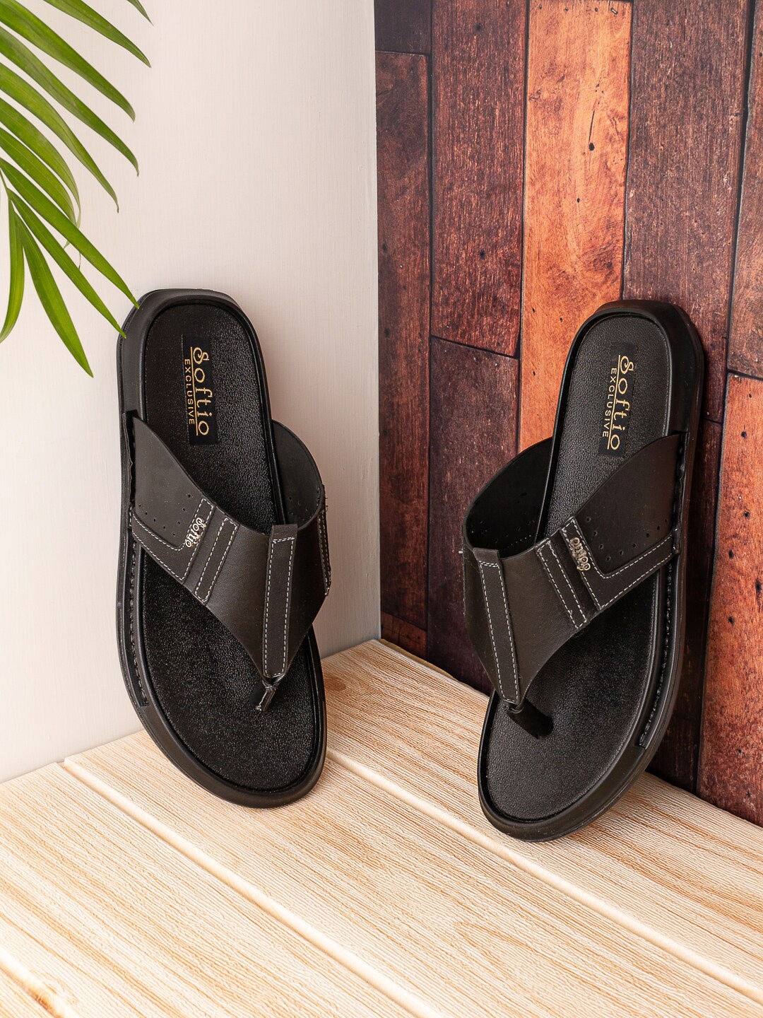 

SOFTIO Men Textured Open Toe Comfort Sandals, Black