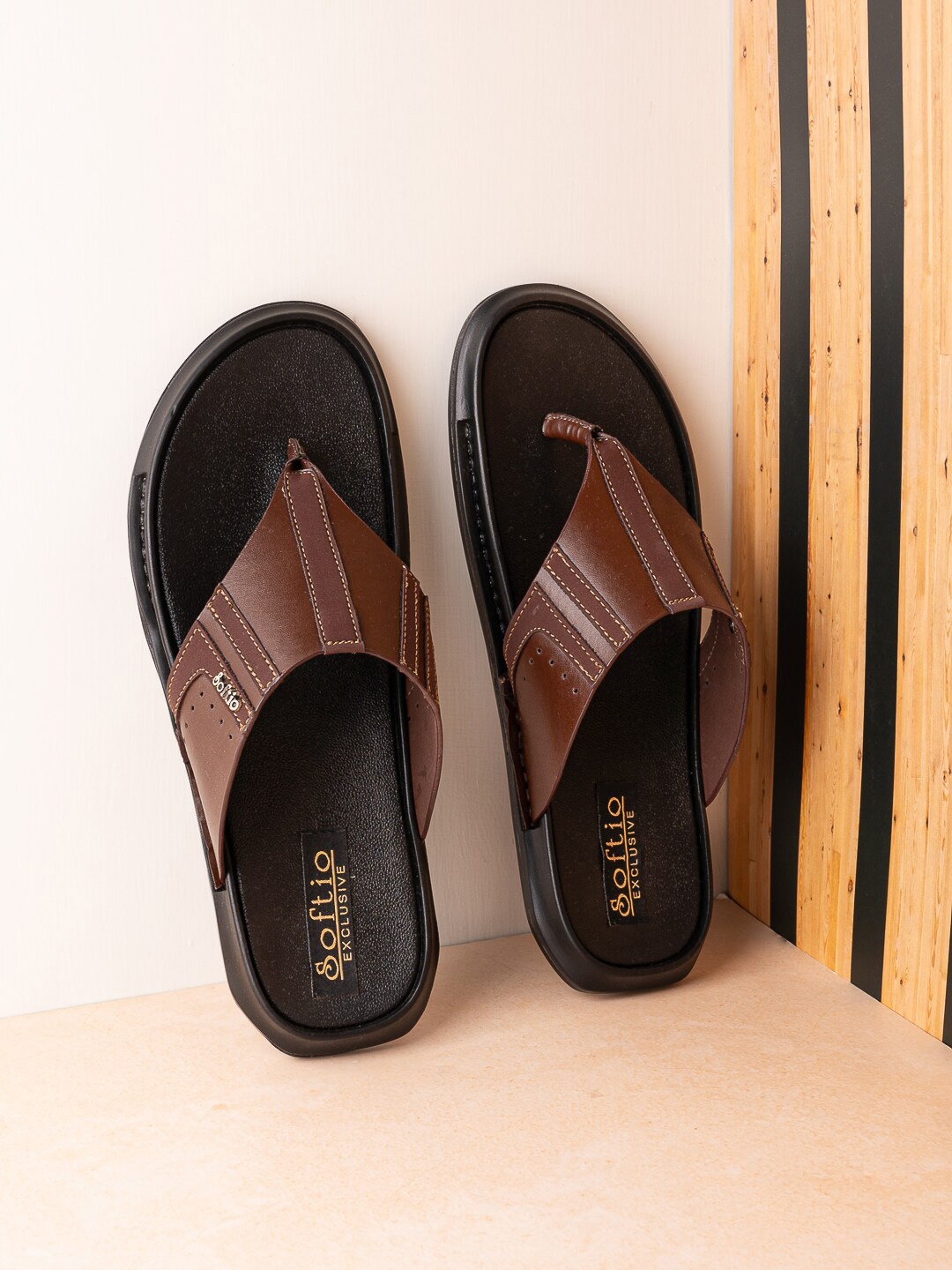 

SOFTIO Men Textured Leather Comfort Sandals, Brown