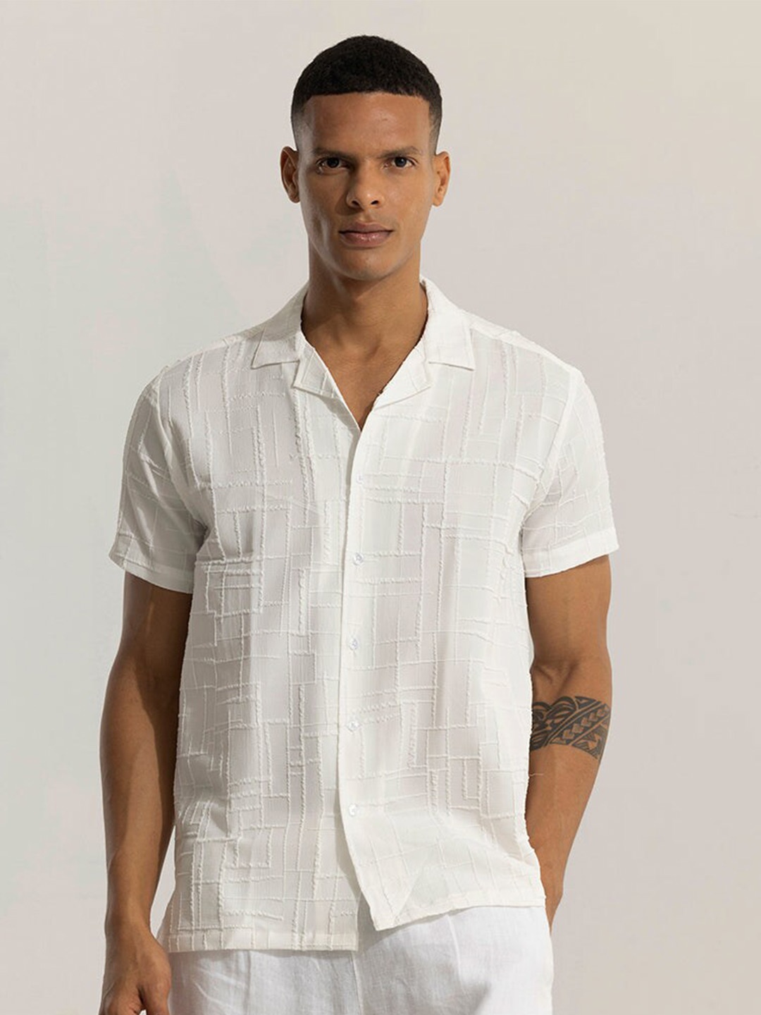 

Snitch White Classic Fit Textured Casual Shirt