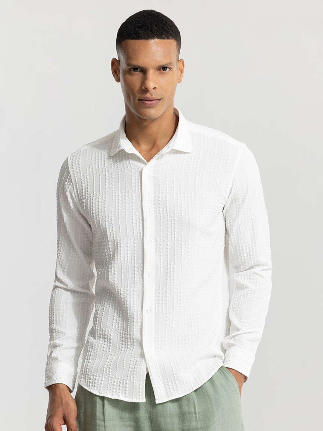 

Snitch White Geometric Self Design Classic Slim Fit Casual Shirt