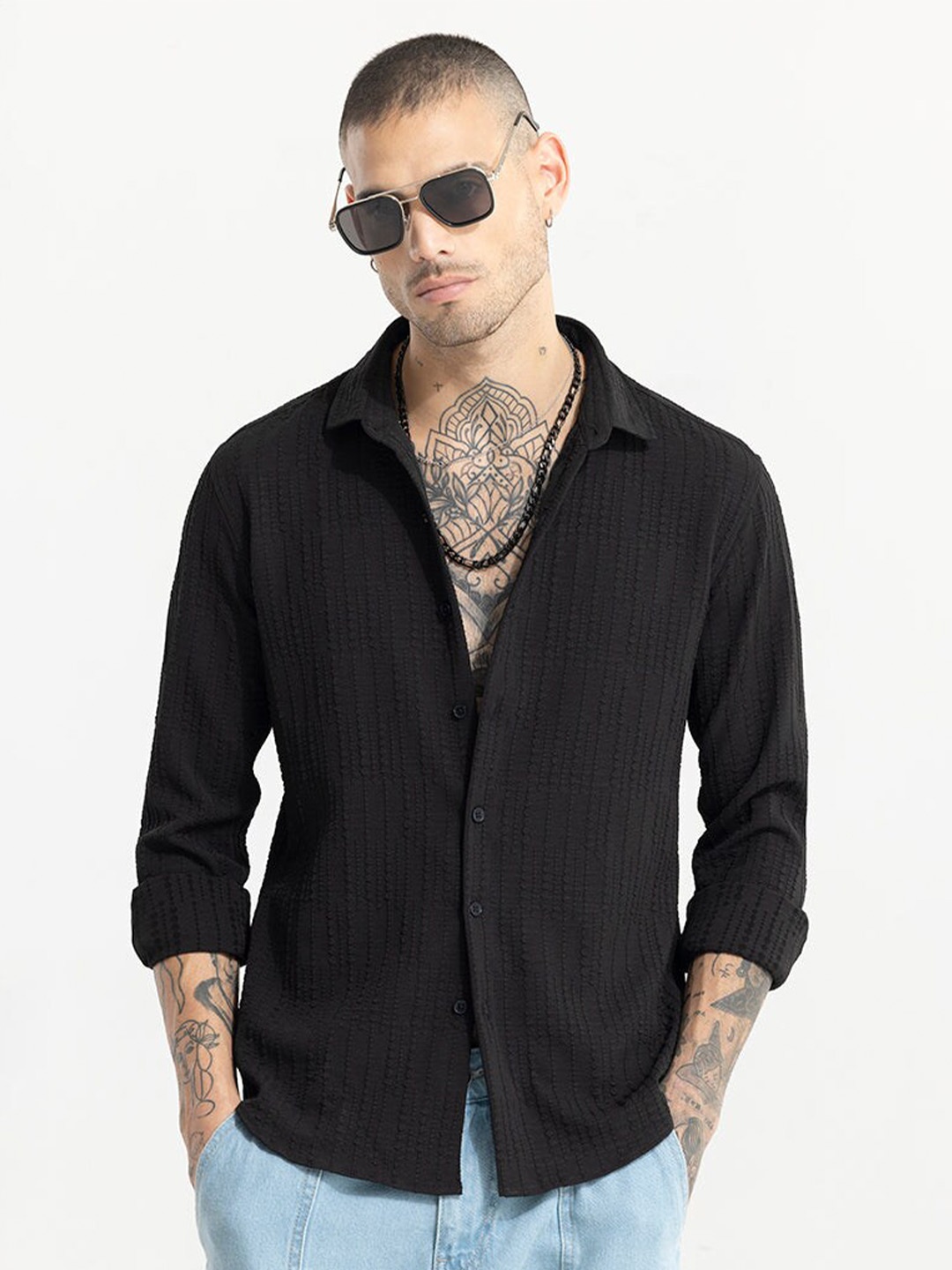

Snitch Black Classic Slim Fit Textured Spread Collar Casual Shirt