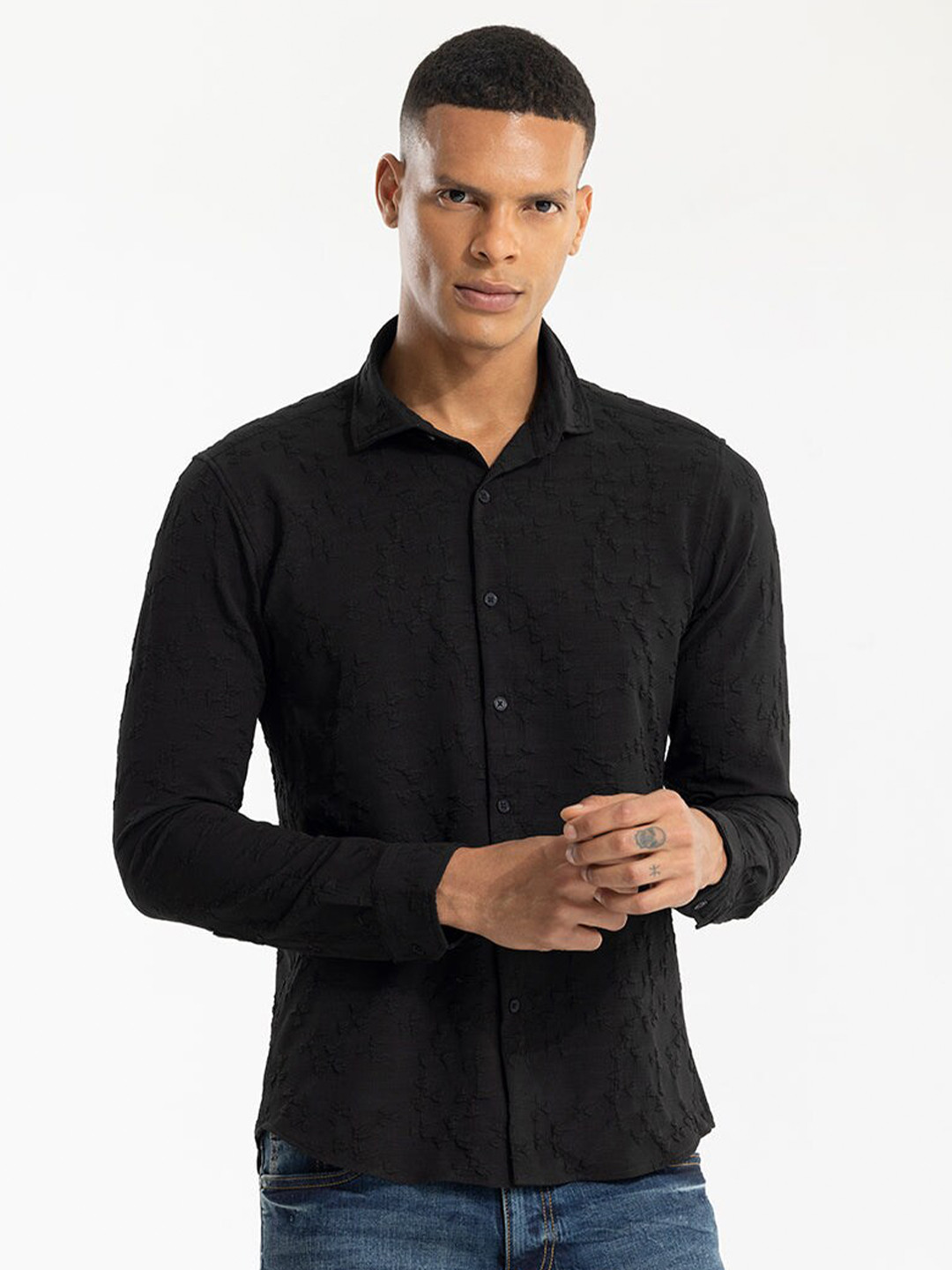 

Snitch Black Classic Slim Fit Textured Spread Collar Casual Shirt