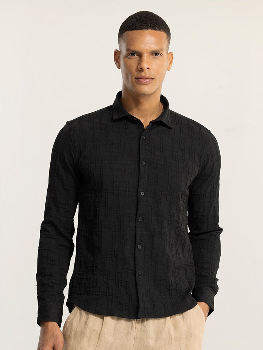 

Snitch Black Classic Slim Fit Textured Spread Collar Casual Shirt