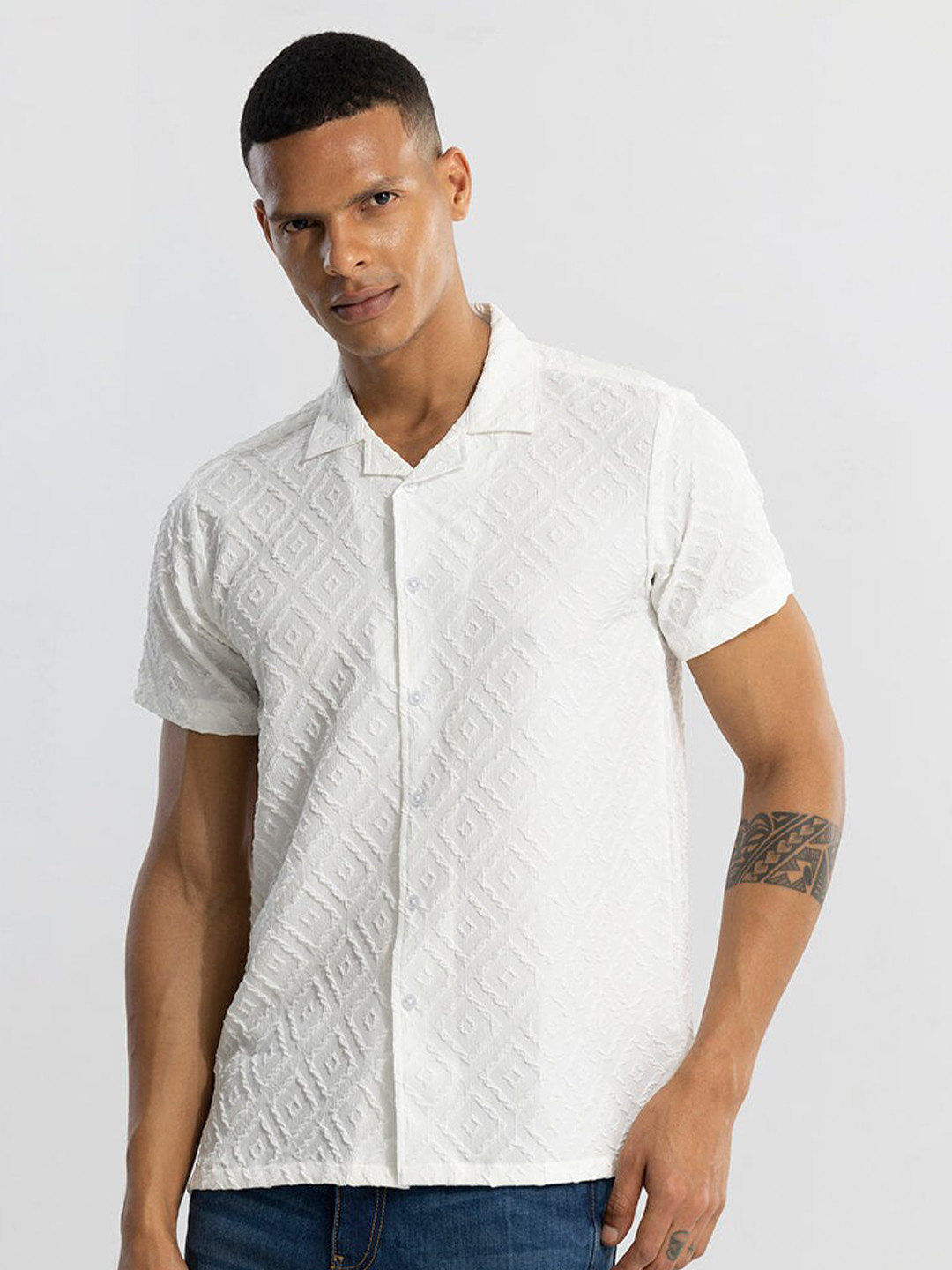 

Snitch White Classic Slim Fit Textured Casual Shirt