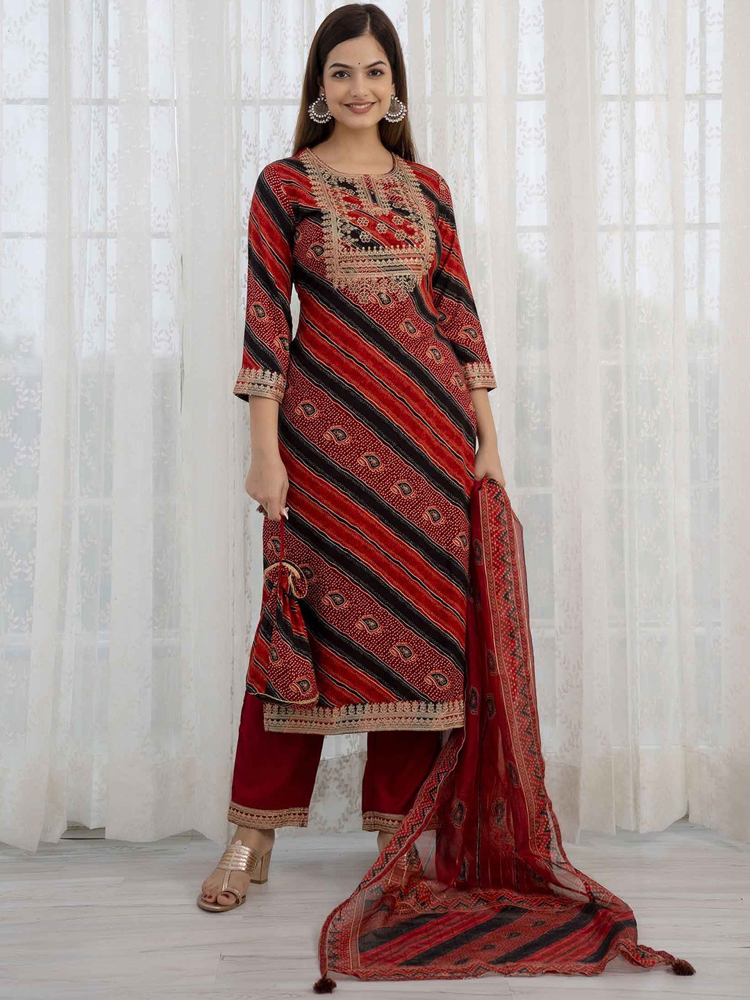 

Nehamta Leheriya Printed Thread Work Kurta with Trousers & Dupatta, Maroon