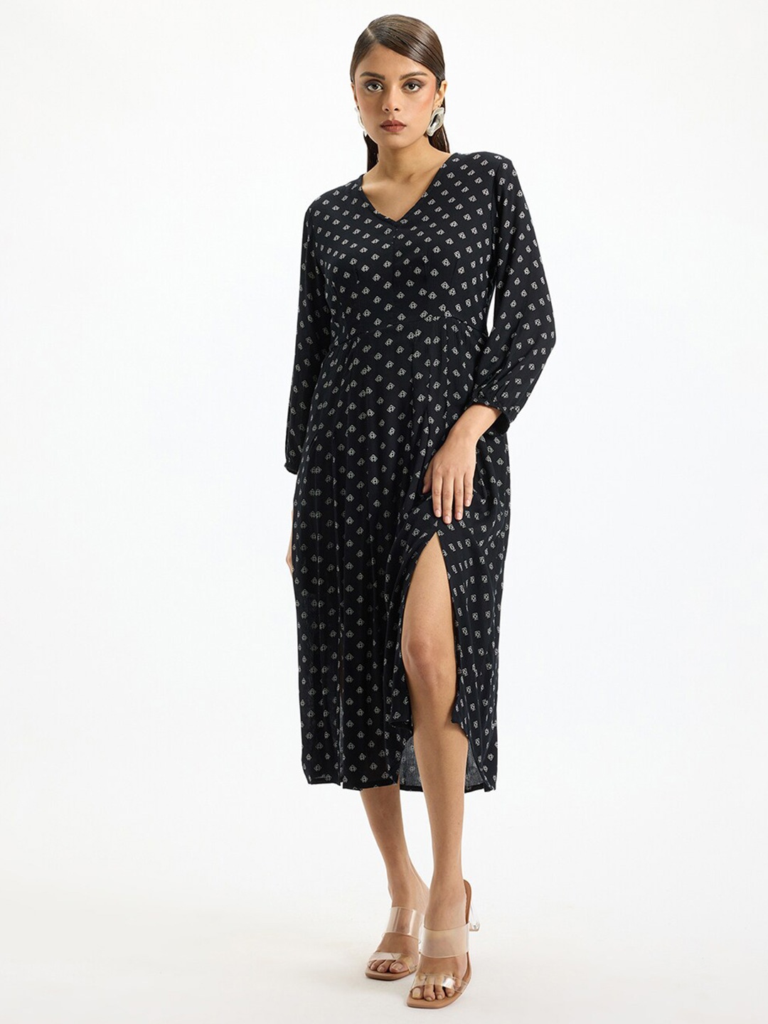 

Virgio Geometric Printed V-Neck Puff Sleeves Slit Fit & Flare Midi Dress, Black